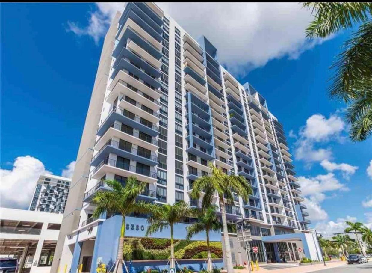 Hotel 5350 Park inn Suite - Image 1