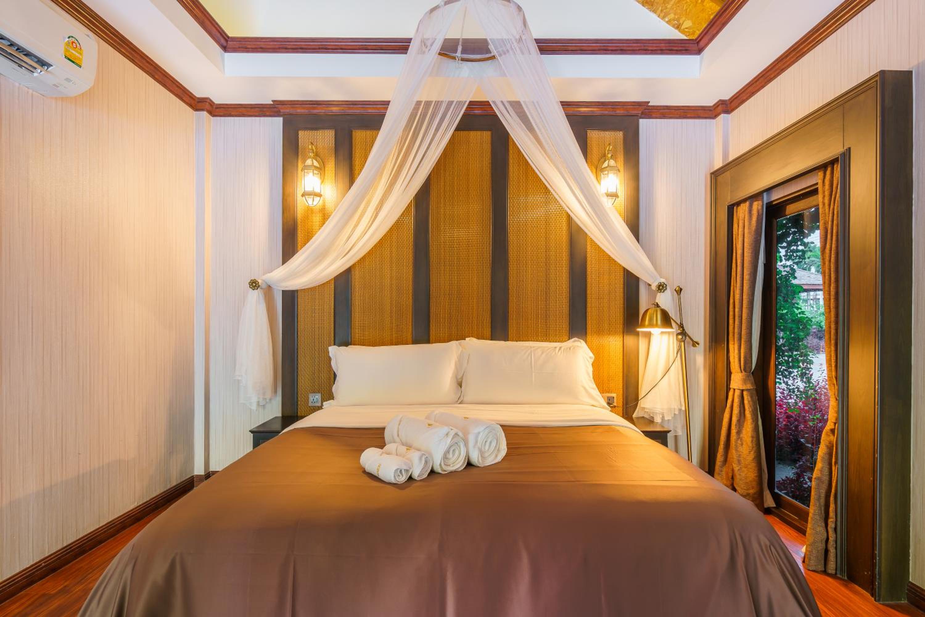 Khum Damnoen Resort