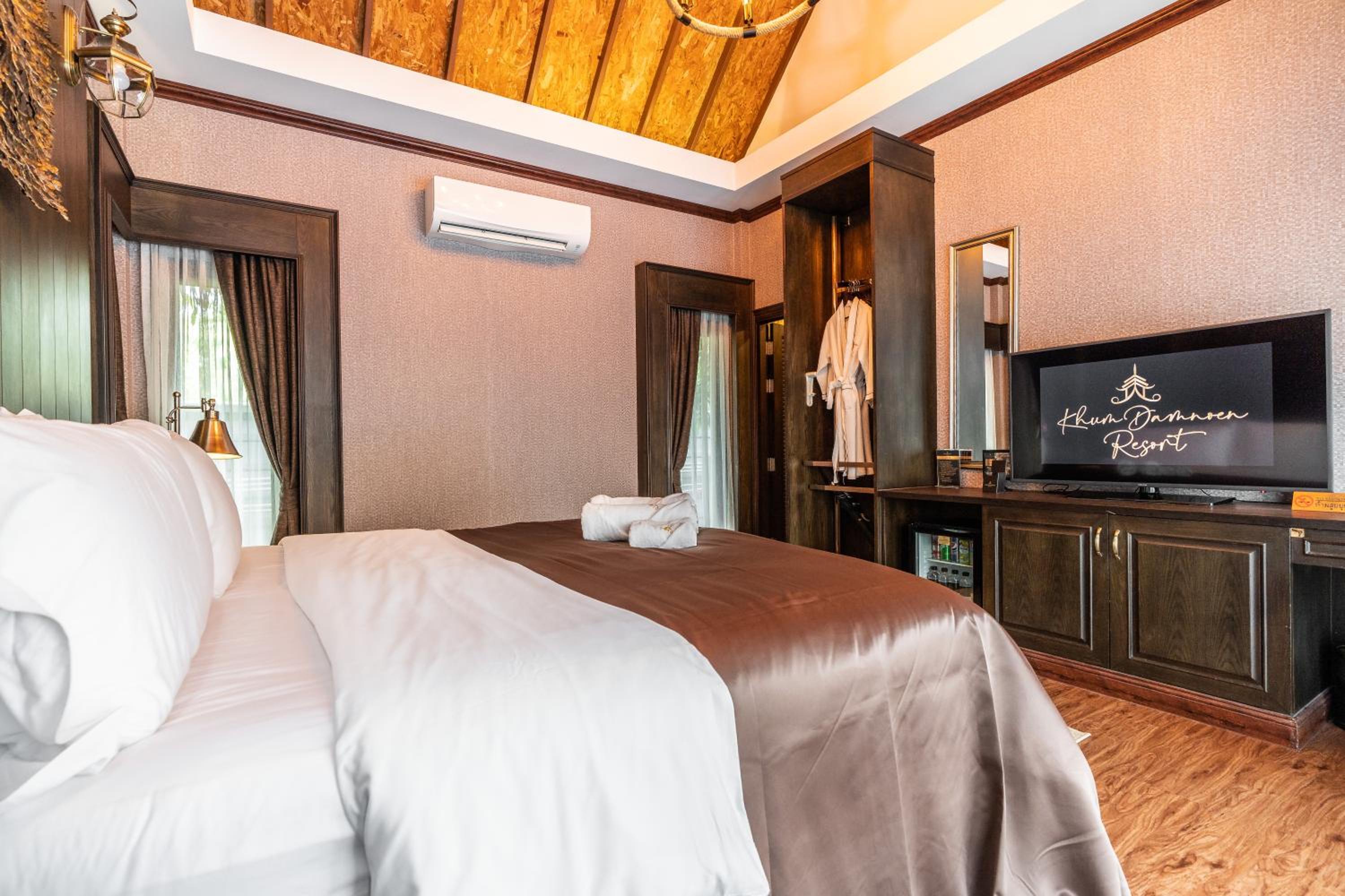 Khum Damnoen Resort
