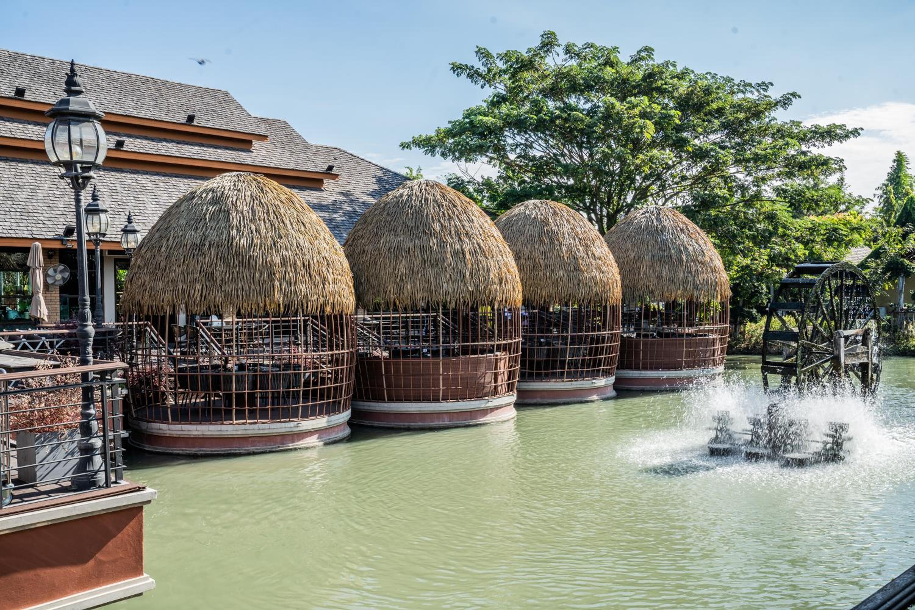 Khum Damnoen Resort