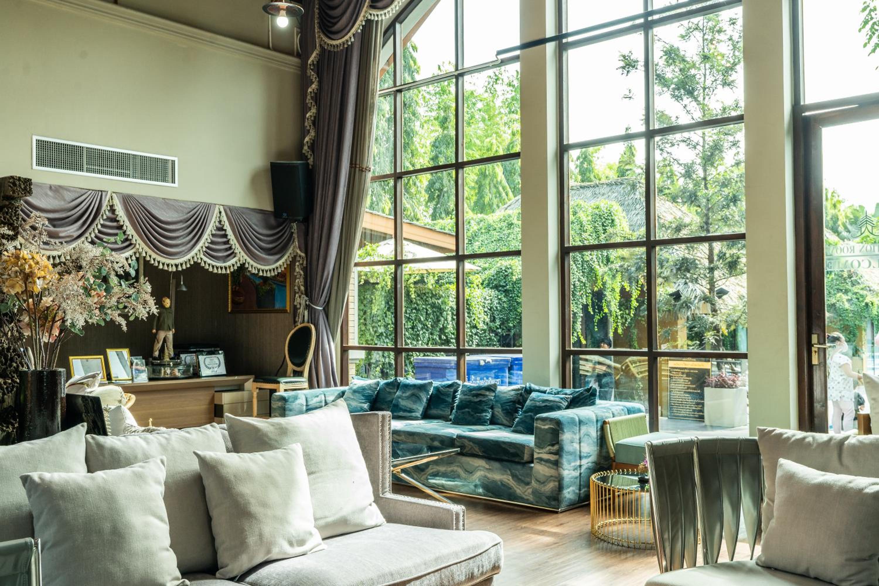 Khum Damnoen Resort