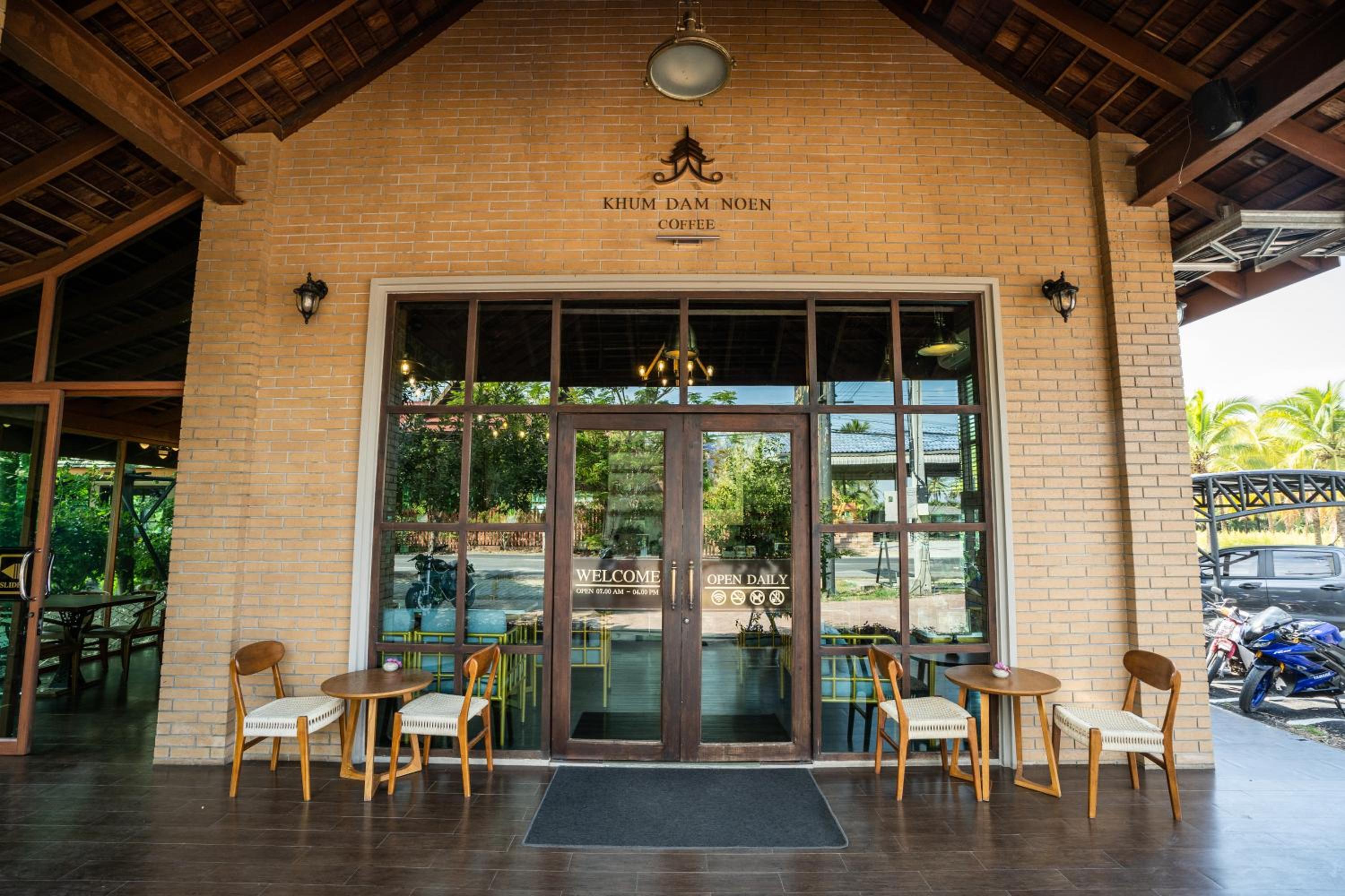 Khum Damnoen Resort
