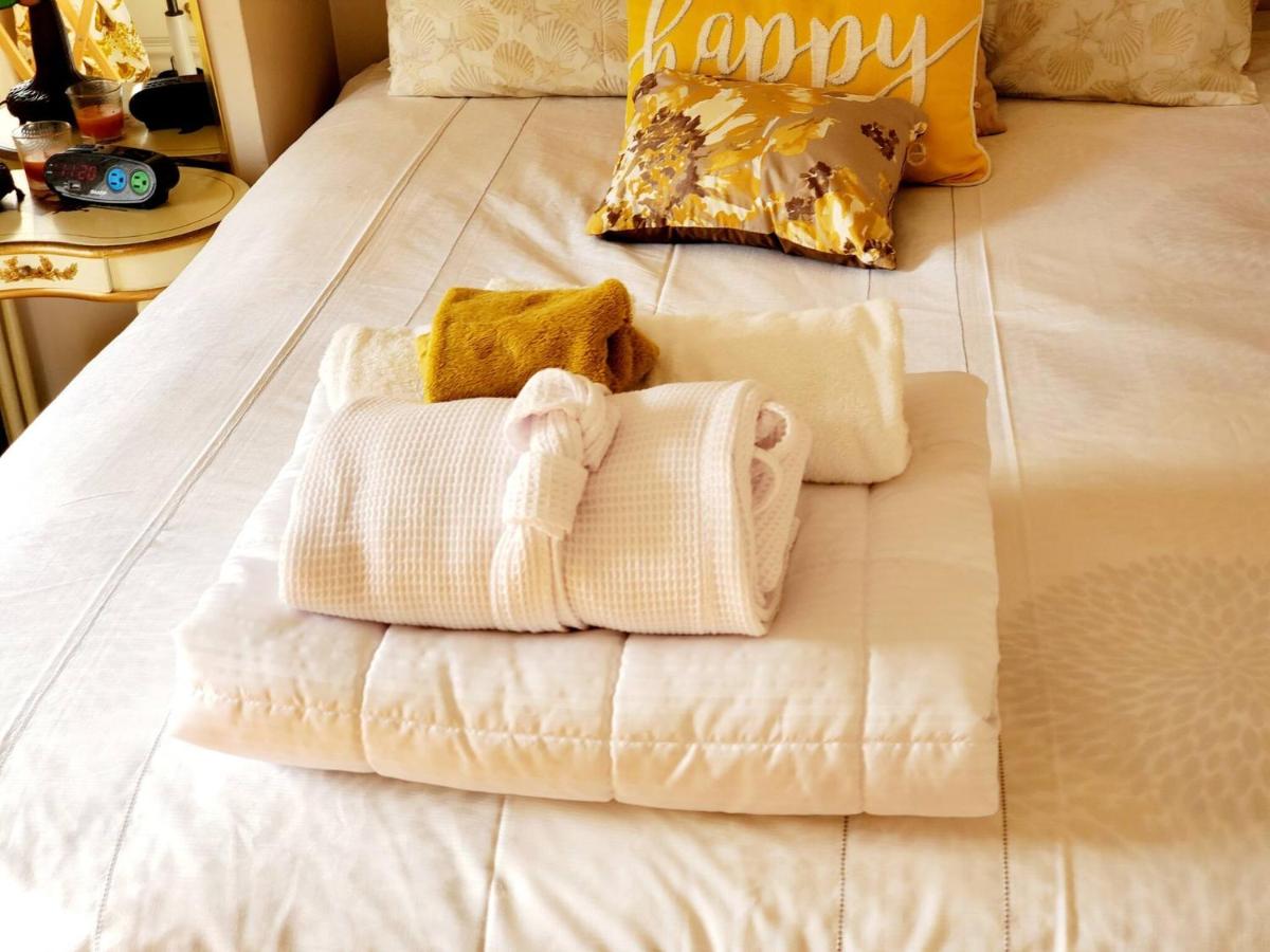New Haven Vacations - Room in Apartment - Cozy Yellow Queen Bed By Yale U - Property Image 17