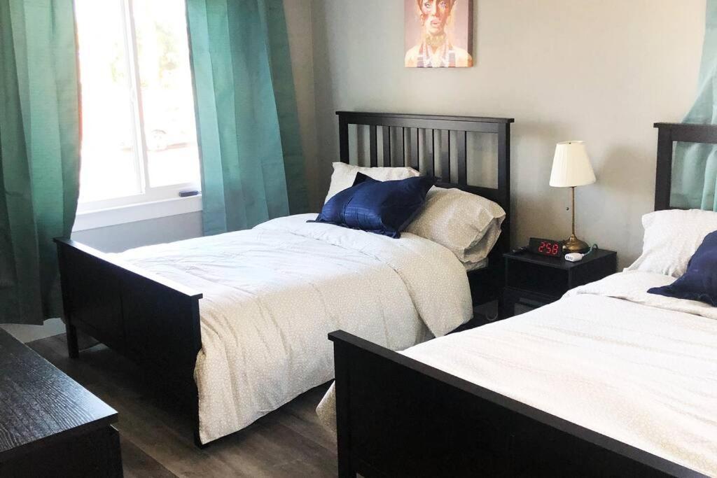 Executive 2 bdrm home- Fast Wi-Fi- Open Floorpan view 2
