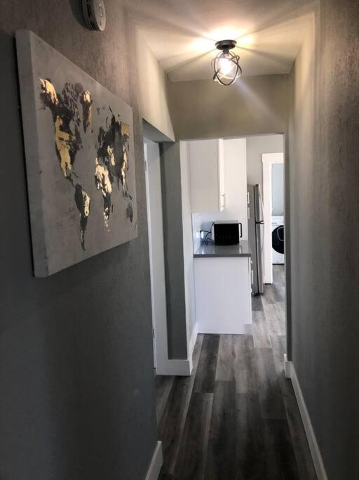 Executive 2 bdrm home- Fast Wi-Fi- Open Floorpan view 3