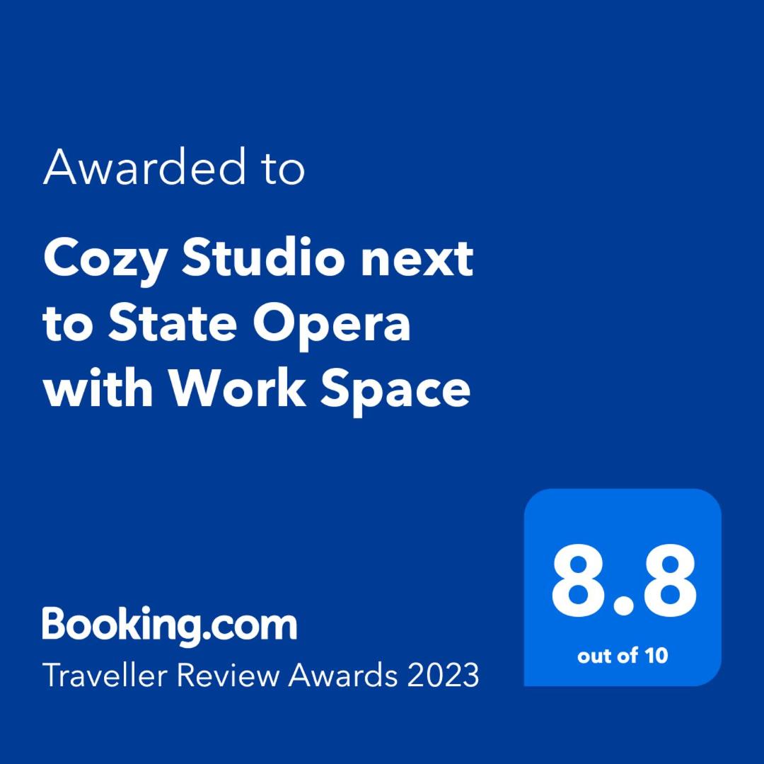 Cozy Studio next to State Opera with Work Space