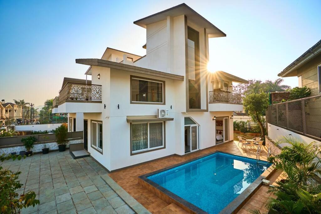 Seven Sands I Daffodil I 3BHK pool Villa view 2