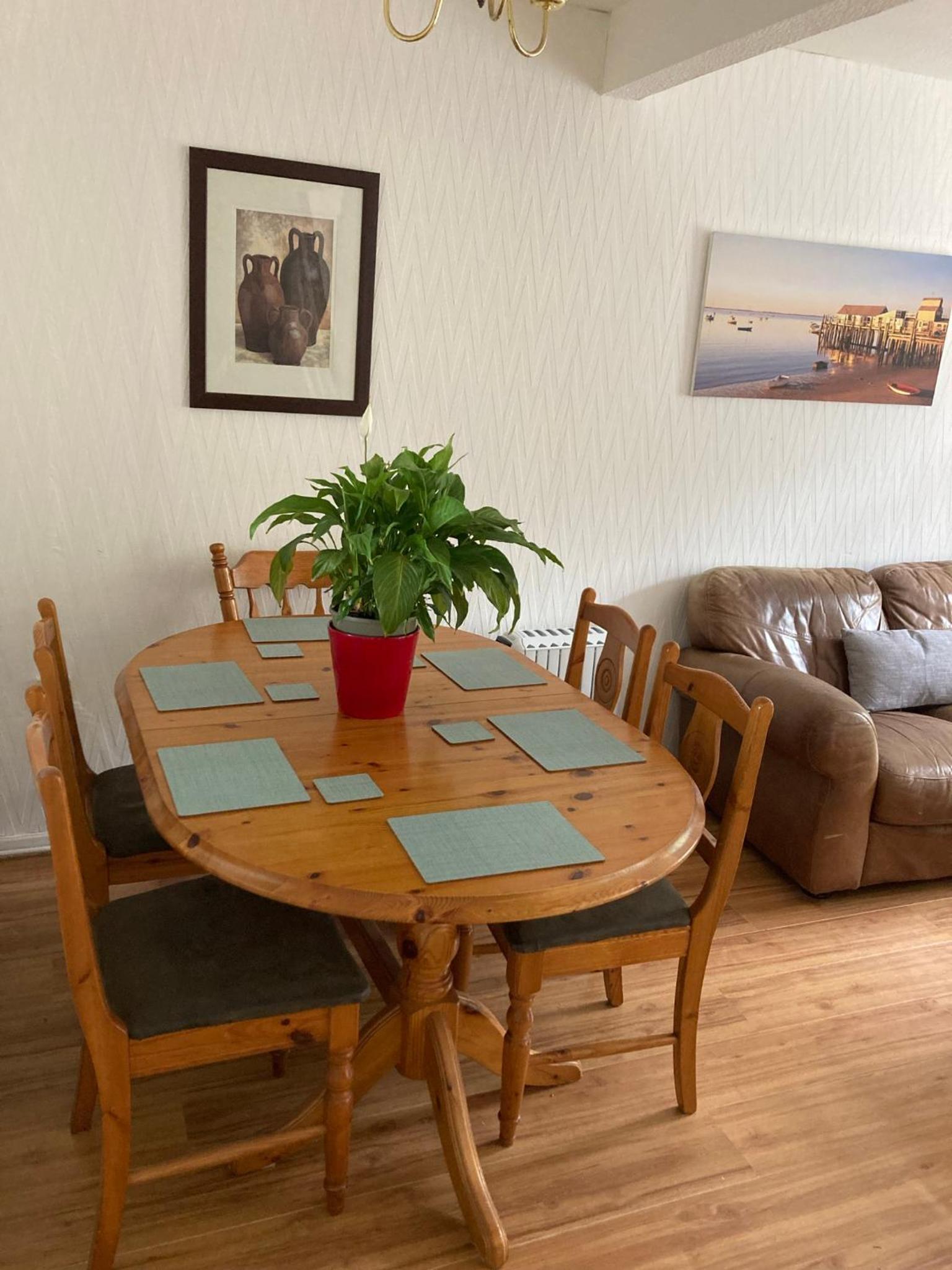 Cosy coastal home - 5 mins walk from the beach view 3