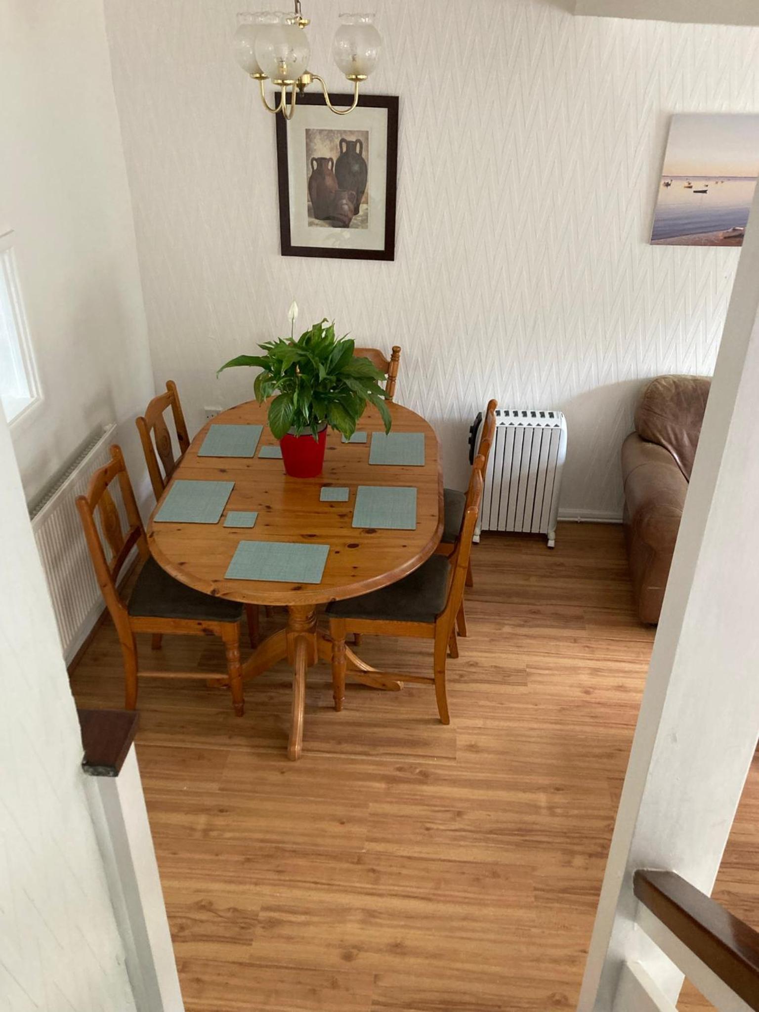 Cosy coastal home - 5 mins walk from the beach view 2