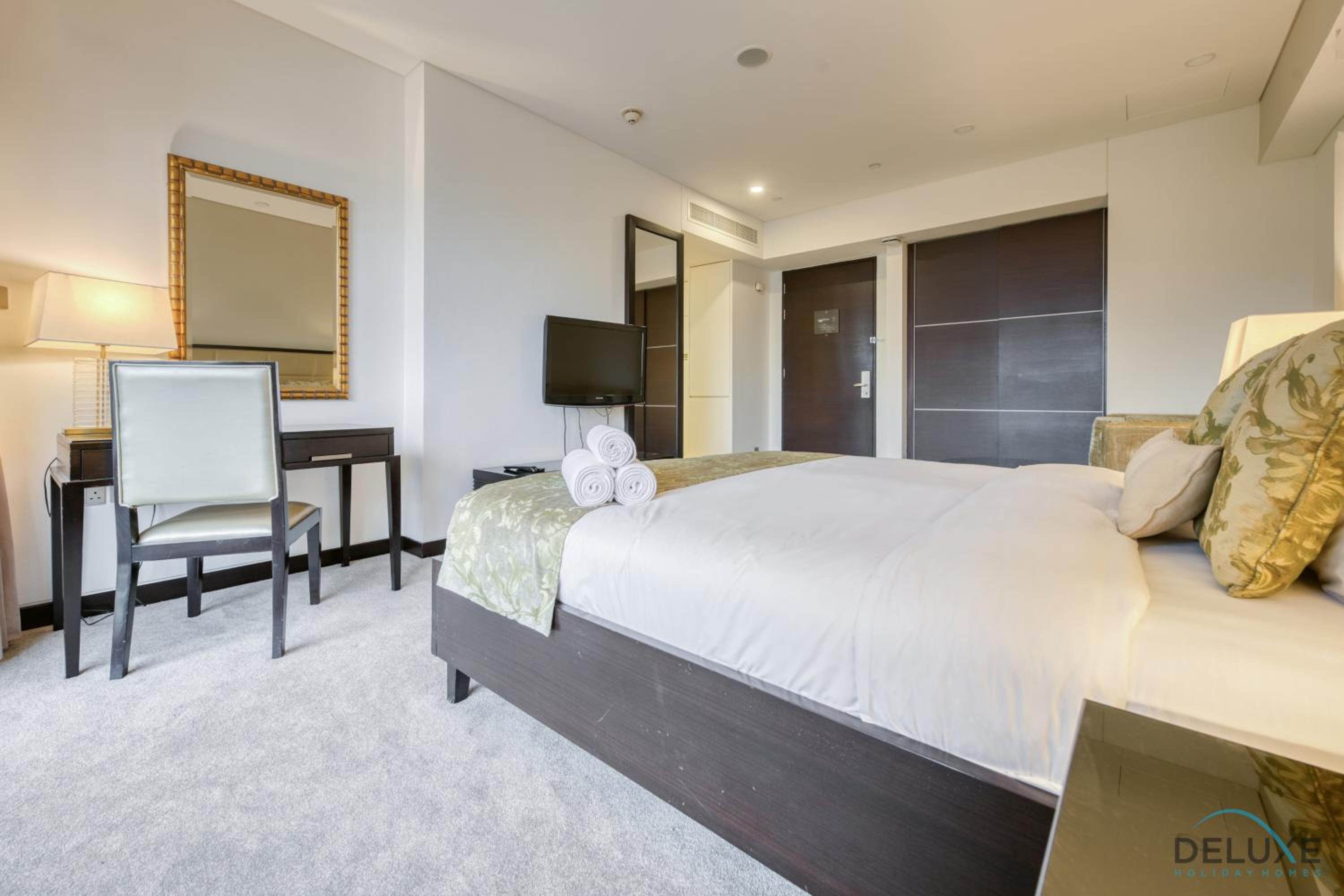 Regal Studio at The Address Residences Dubai Marina by Deluxe Holiday Homes