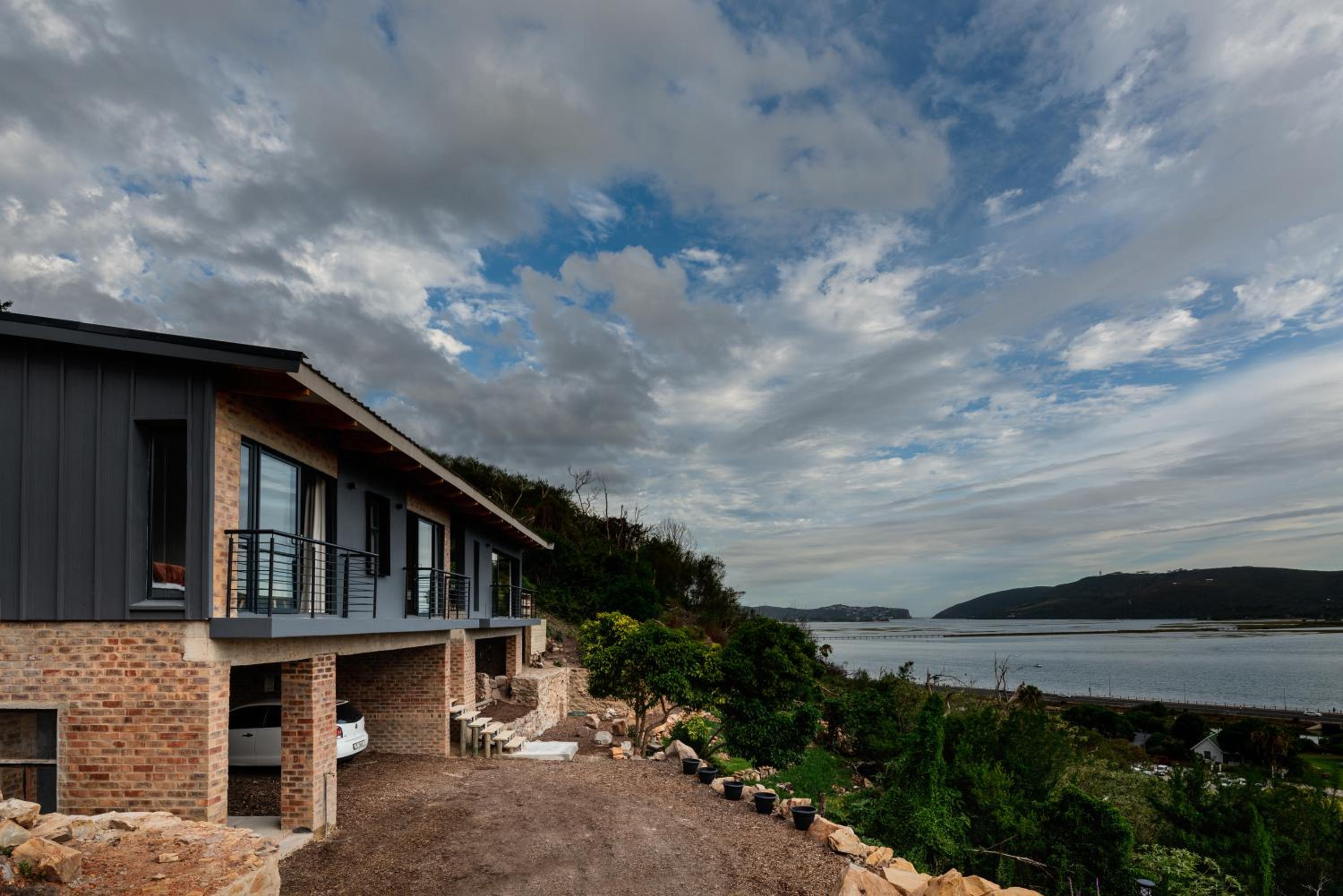 Hotel Knysna Lagoon Views in Style with Solar Backup - Image 1