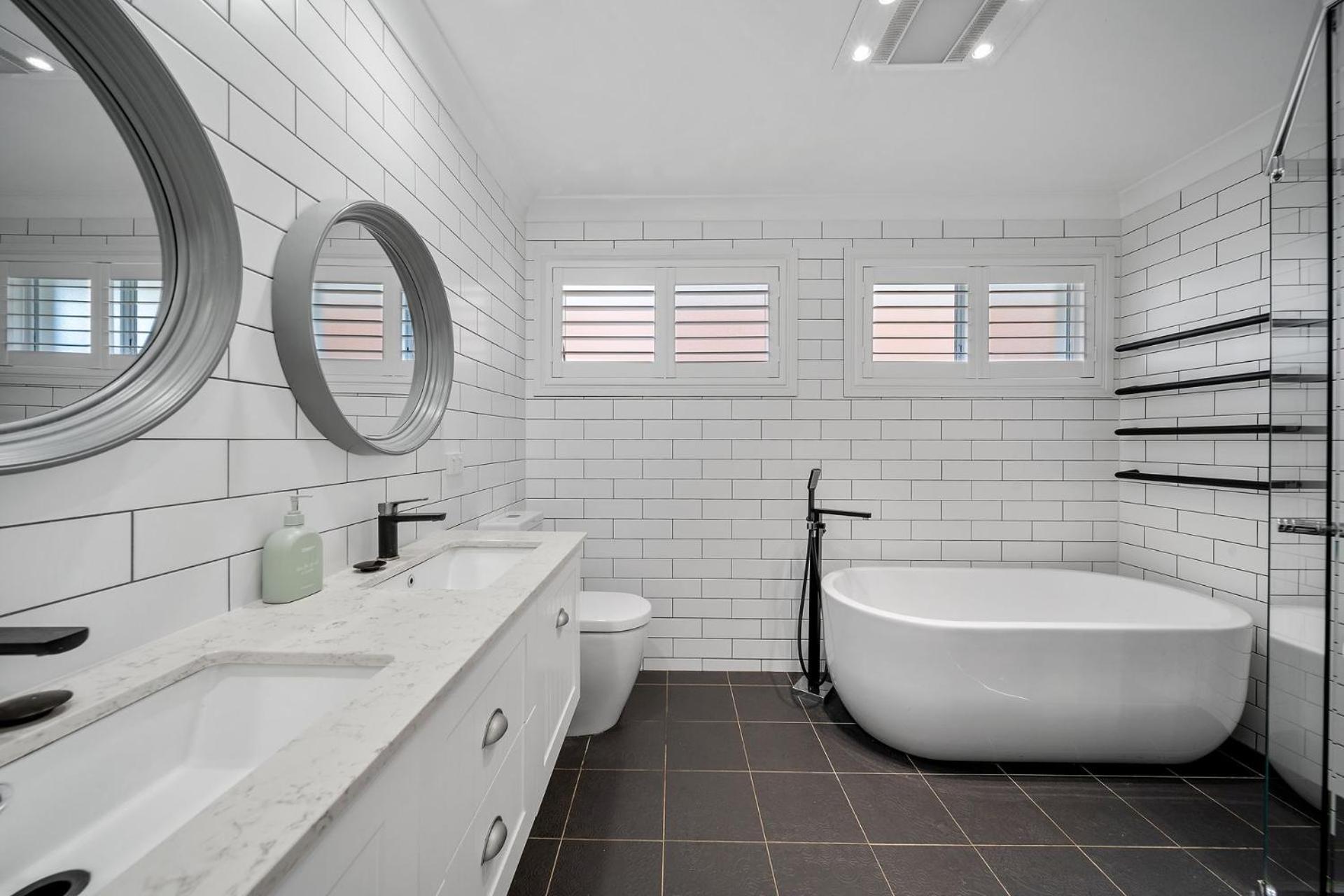 Karinya Jervis Bay - 4BR home & optional studio
