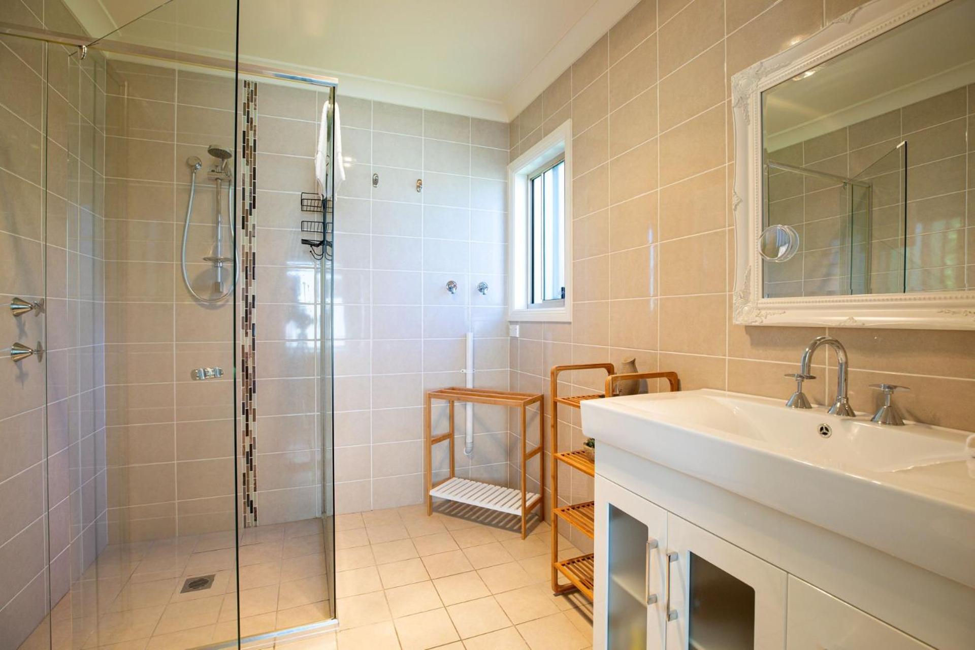 Karinya Jervis Bay - 4BR home & optional studio