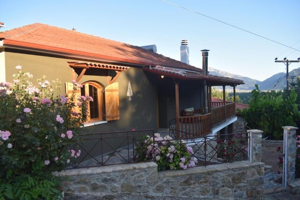 Capris Rustic Ηouse with Mountain View