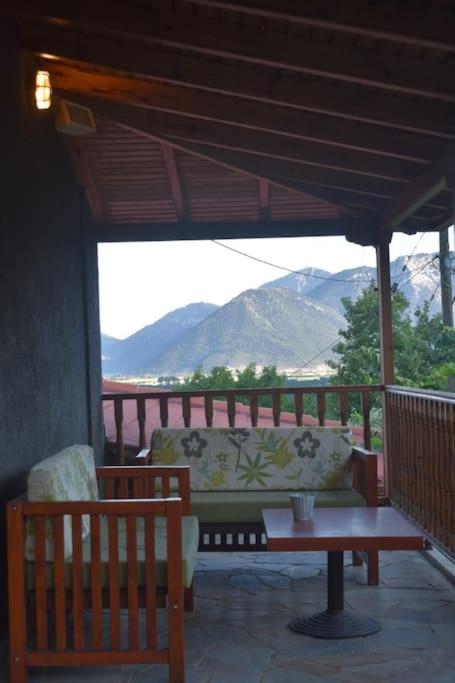 Capris Rustic Ηouse with Mountain View