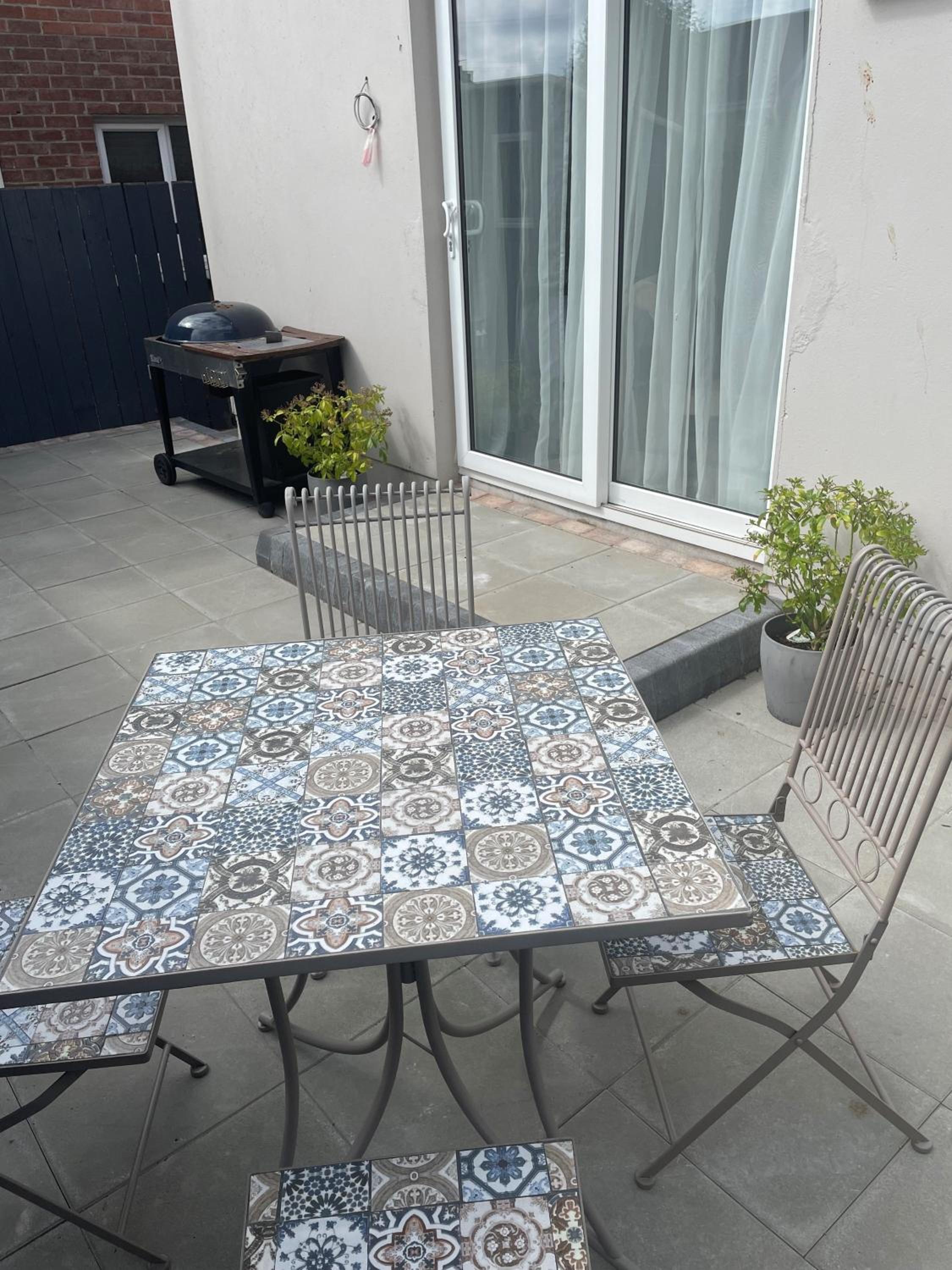 UnIQUE BELFAST STAY - FREE SECURE ONSITE PARKING AVAILABLE view 3