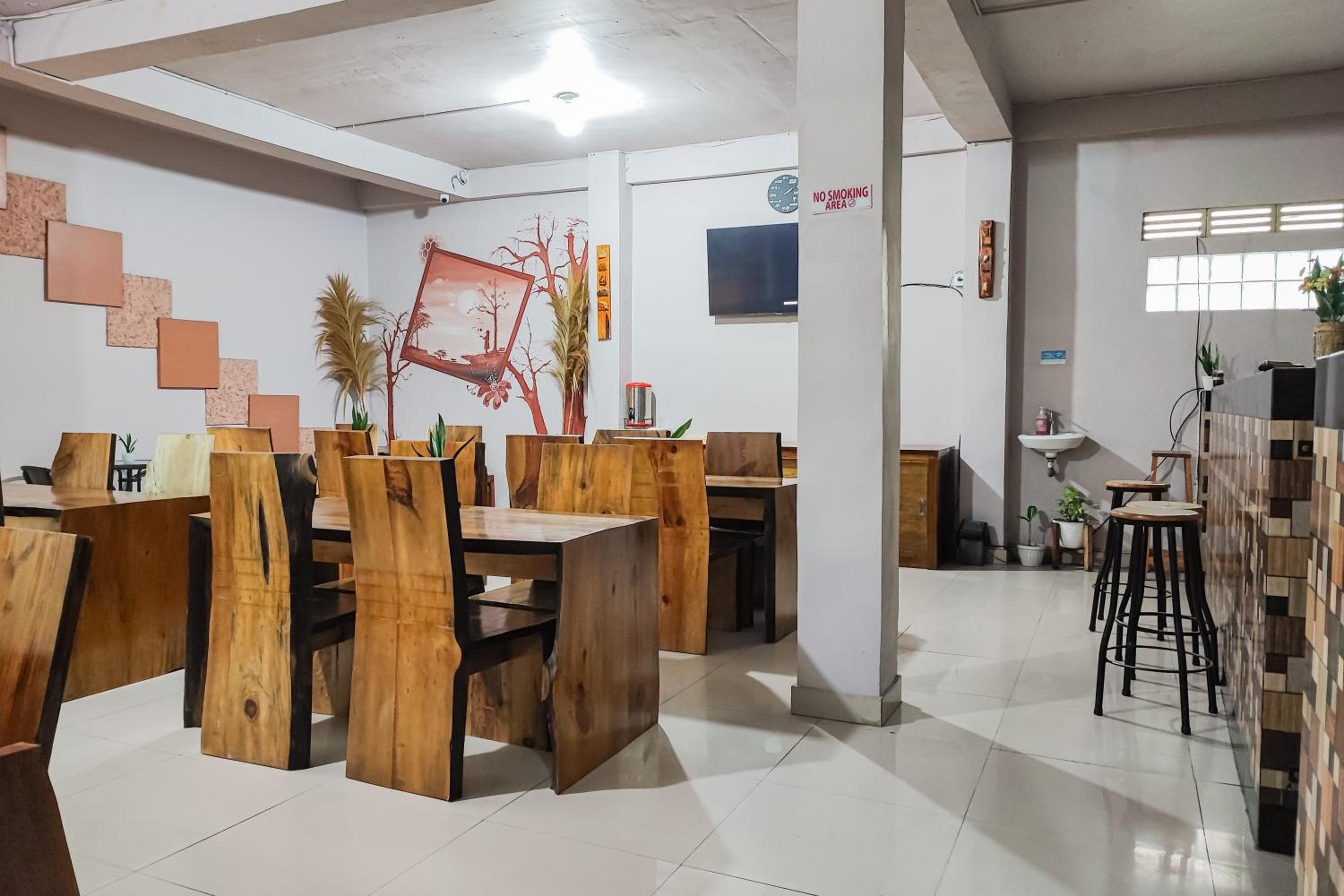 RedDoorz Syariah Near Tugu Macan Kayu Aro view 3