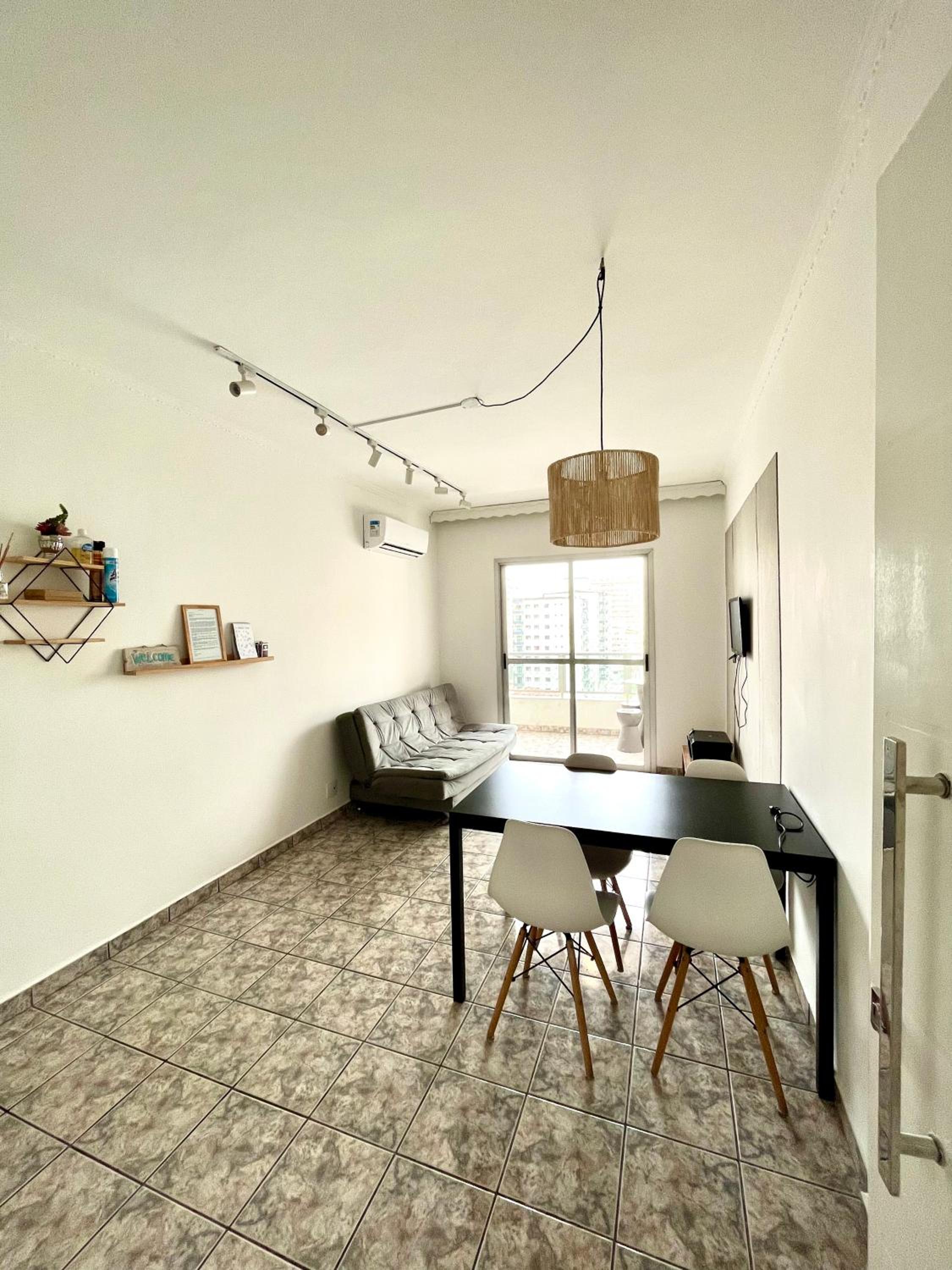 Apt 2 dorm na quadra da praia Ocian - Praia Grande SP