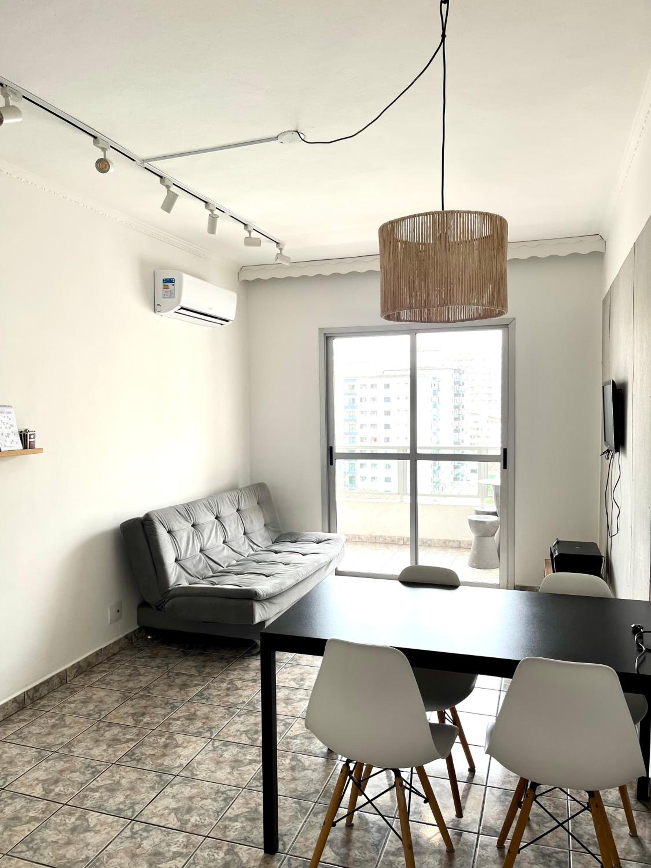 Apt 2 dorm na quadra da praia Ocian - Praia Grande SP