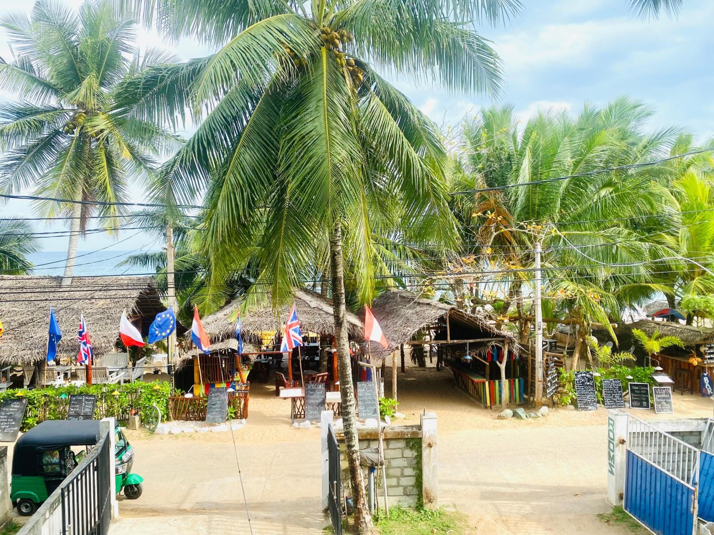 Hotel Inu Vicky Beach Hotel - Image 1