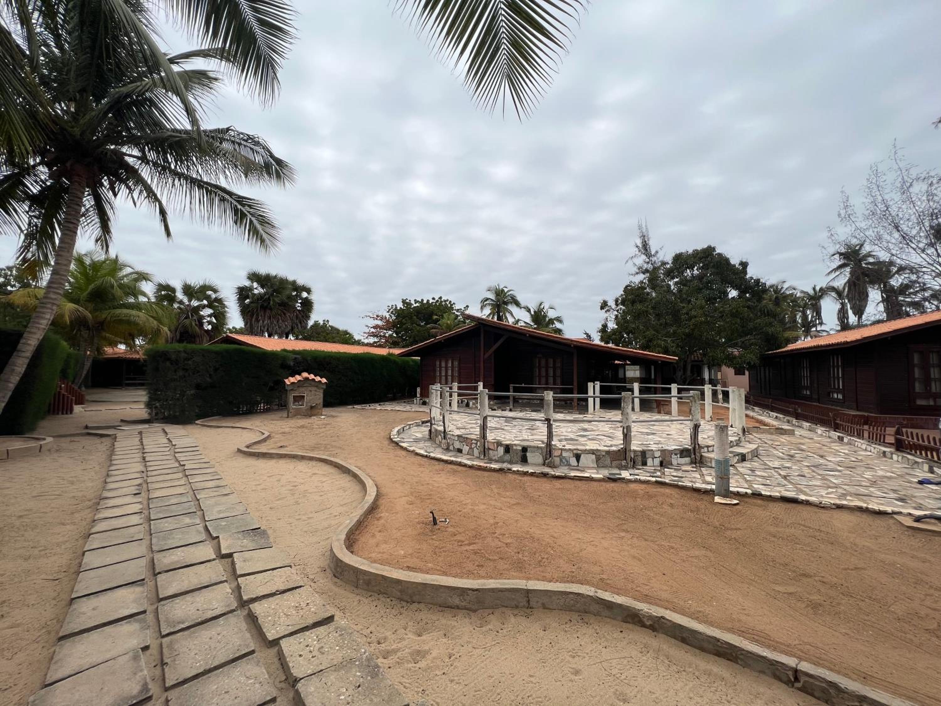 A 1 minuto do Mar! Casa Mármore V4 em Zona Sossegada na Ilha do Mussulo