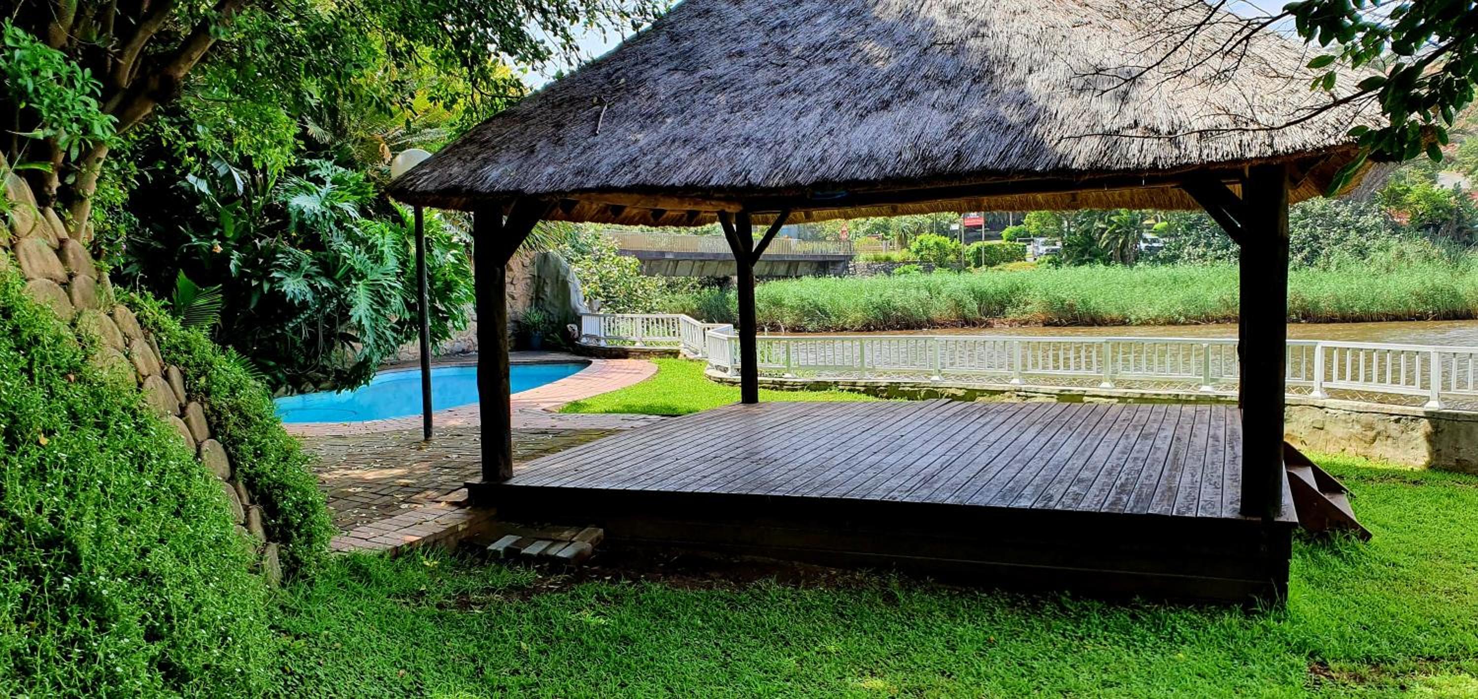 Inn On The Sea 3 - 8 Sleeper - Gorgeous and Sophisticated Beach Style Living view 5