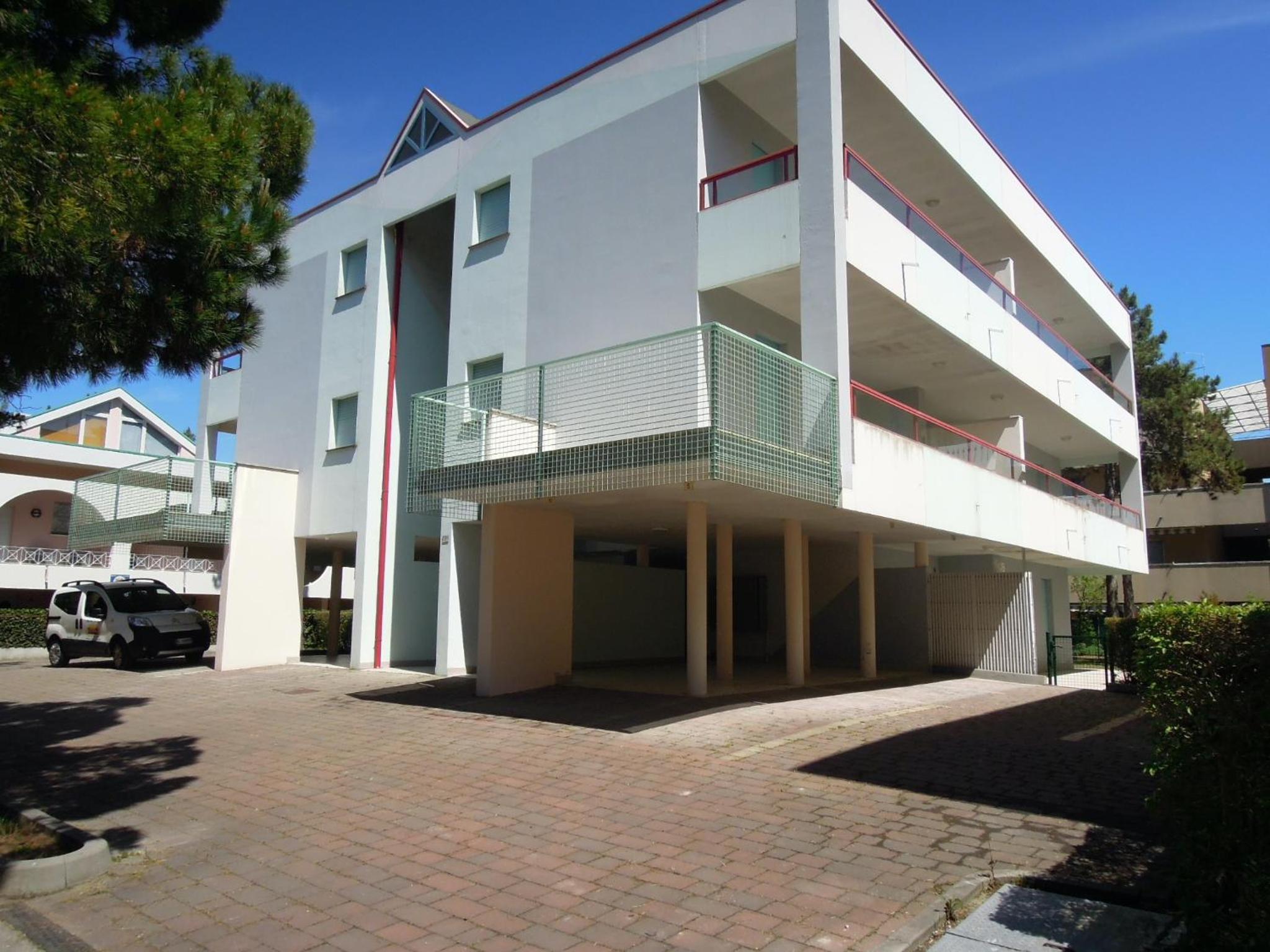 Modern apartment close to the beach-Beahost
