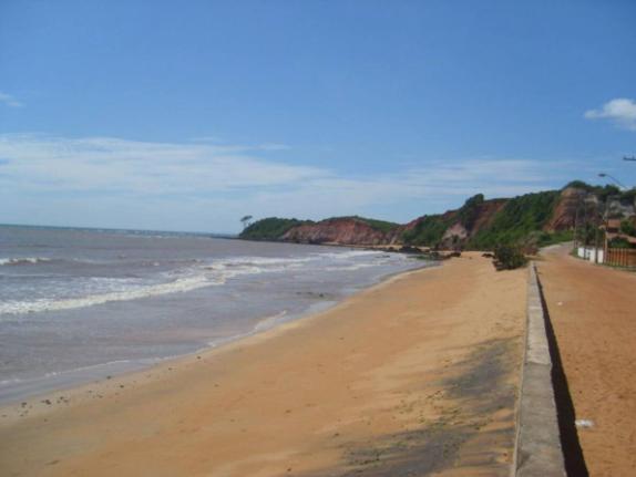 Casa na praia com piscina, churrasqueira e sinucão