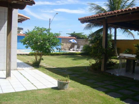 Casa na praia com piscina, churrasqueira e sinucão