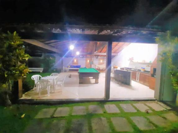 Casa na praia com piscina, churrasqueira e sinucão