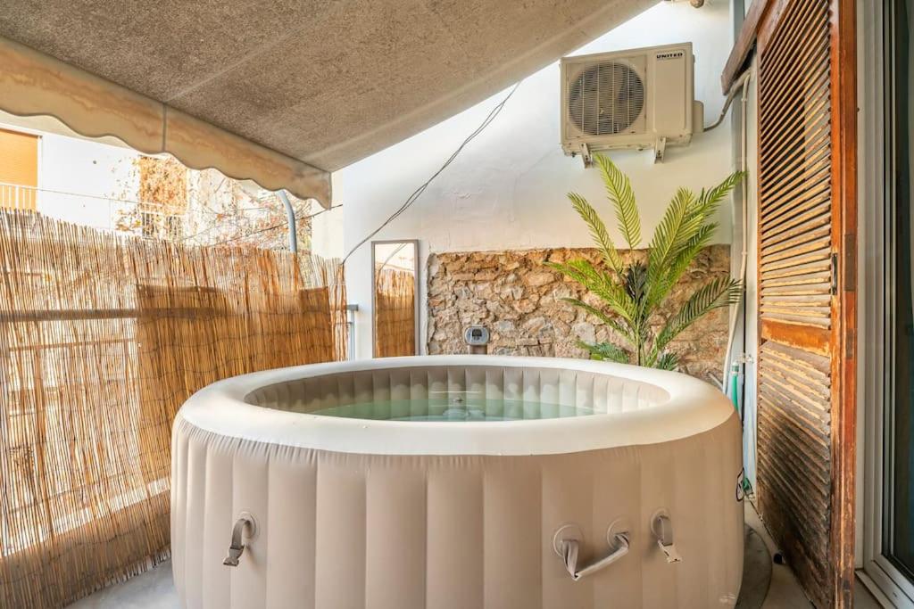 OpenAir HOT TUB/Big Balcony/Great Boutique Apt