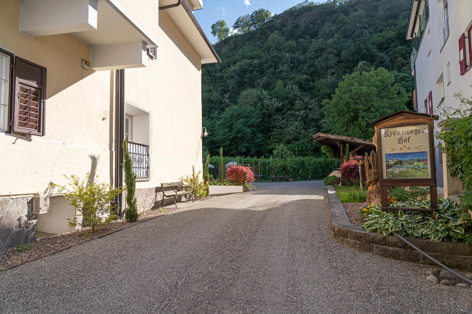 Kreuzwegerhof Nals - Historic Nature Stay with Pool near Meran & Bozen