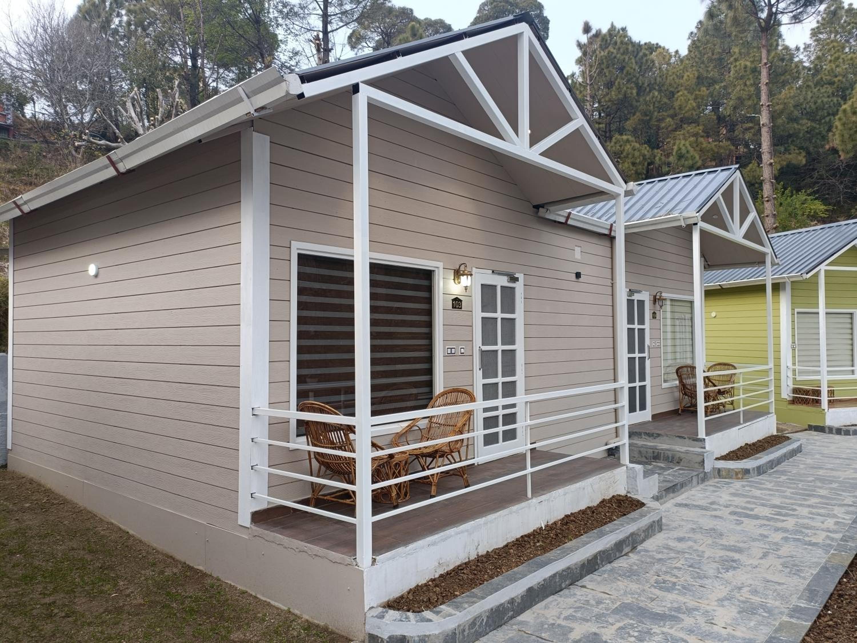 DLS Nature Trinket Resort - Dalhousie with Swimming Pool