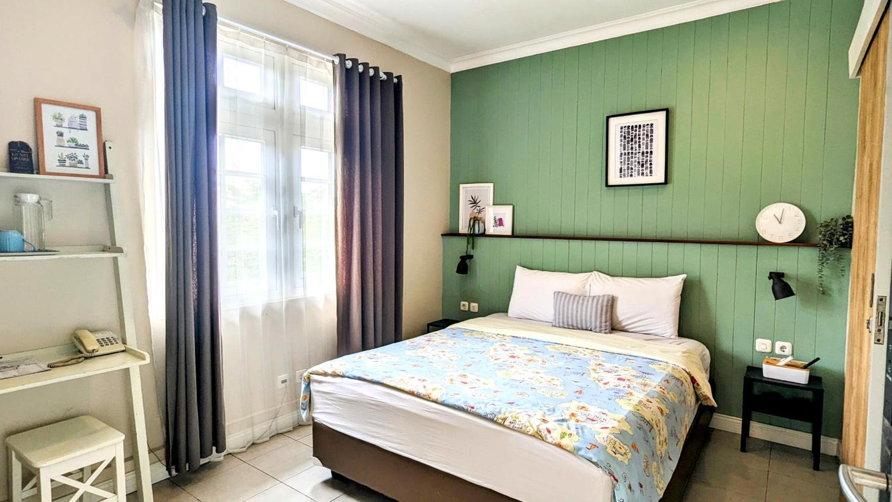 Cottonwood Bed & Breakfast House Bandung
