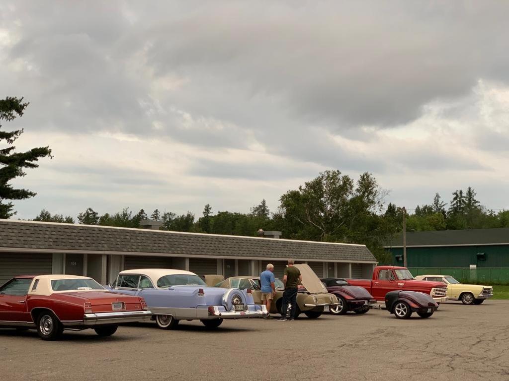 Ambassador Motel - Image 5