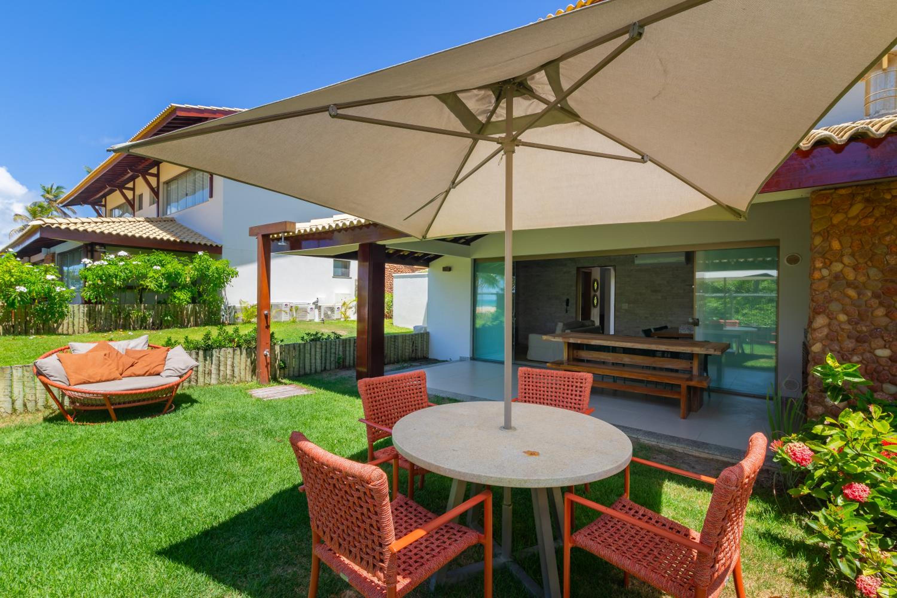 3-bedroom bungalow with garden in Imbassaí