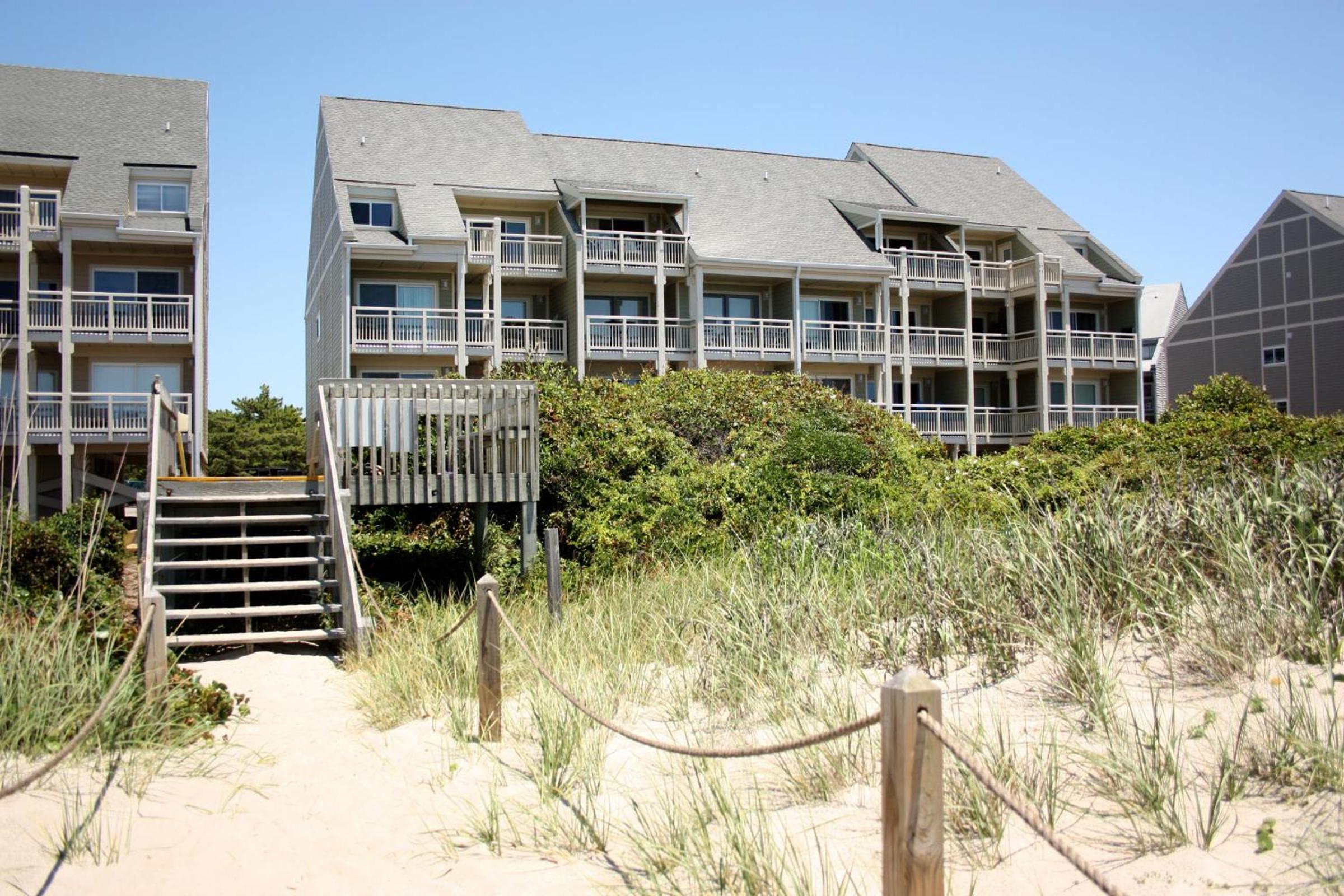 Sea La Vie by Oak Island Accommodations view 3
