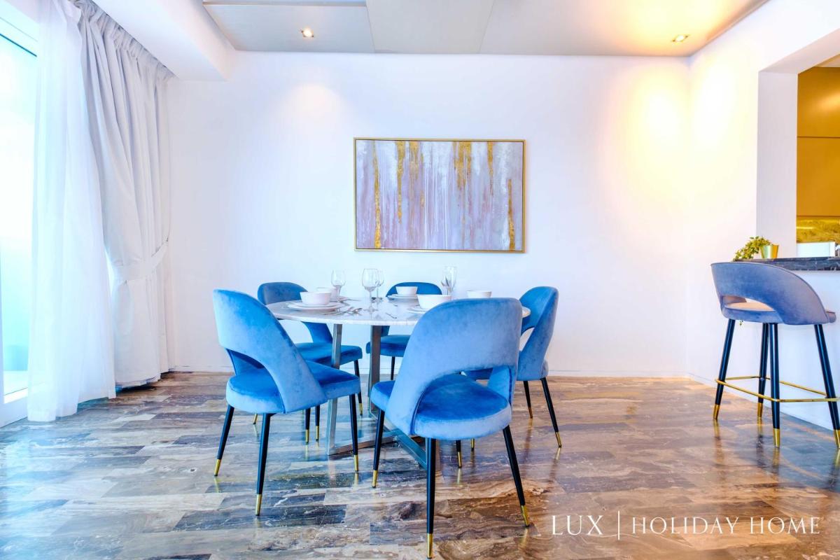 LUX - Lavish Suite with Full Palm Jumeirah View 2