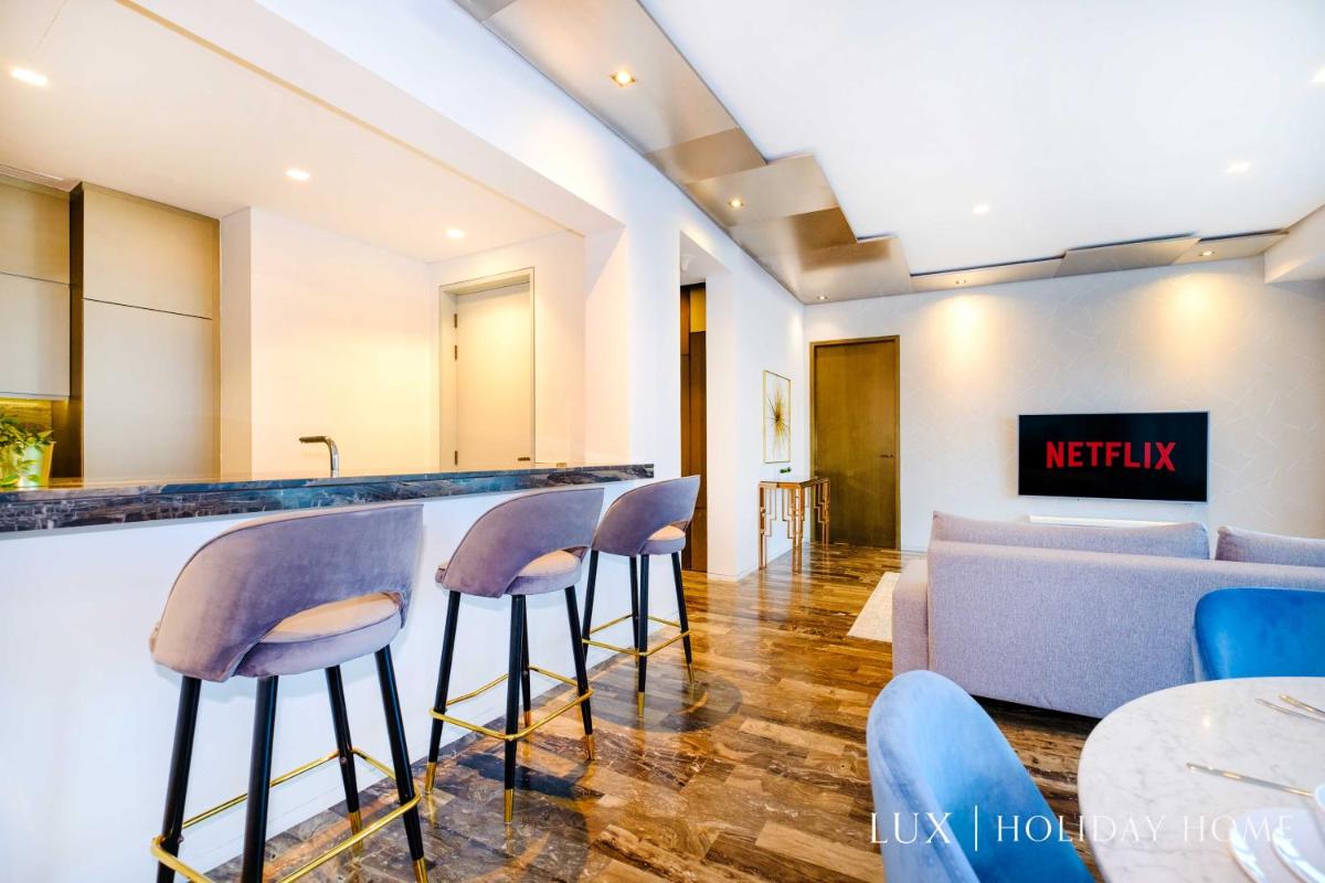 LUX - Lavish Suite with Full Palm Jumeirah View 2