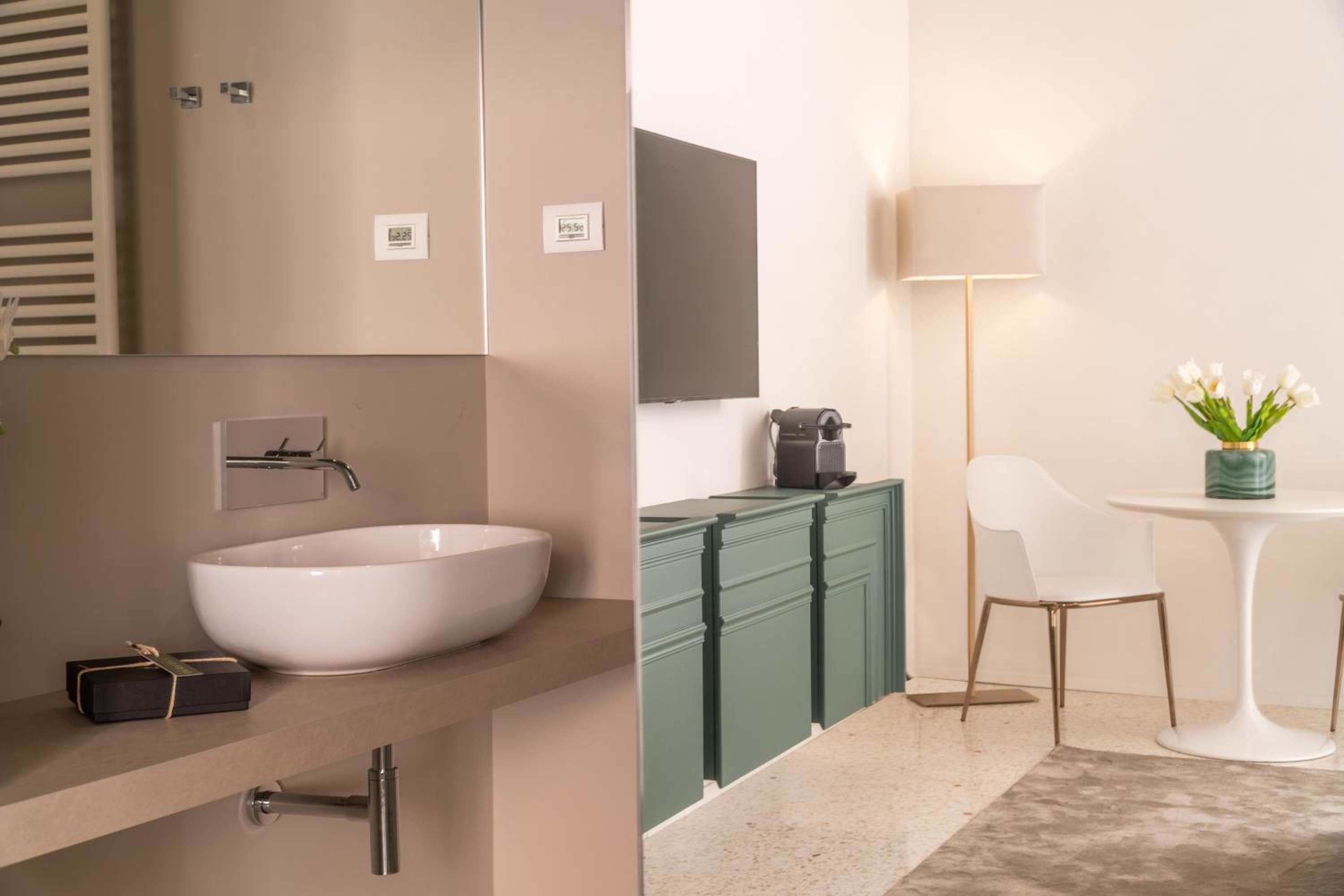 Ninfea Luxury Suites photo 3