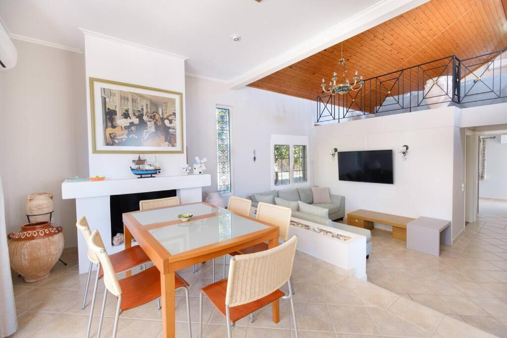 Lefkathia Beach Villa - Gated Beach-Front Private Villa at Lefkathia Beach, Chios!