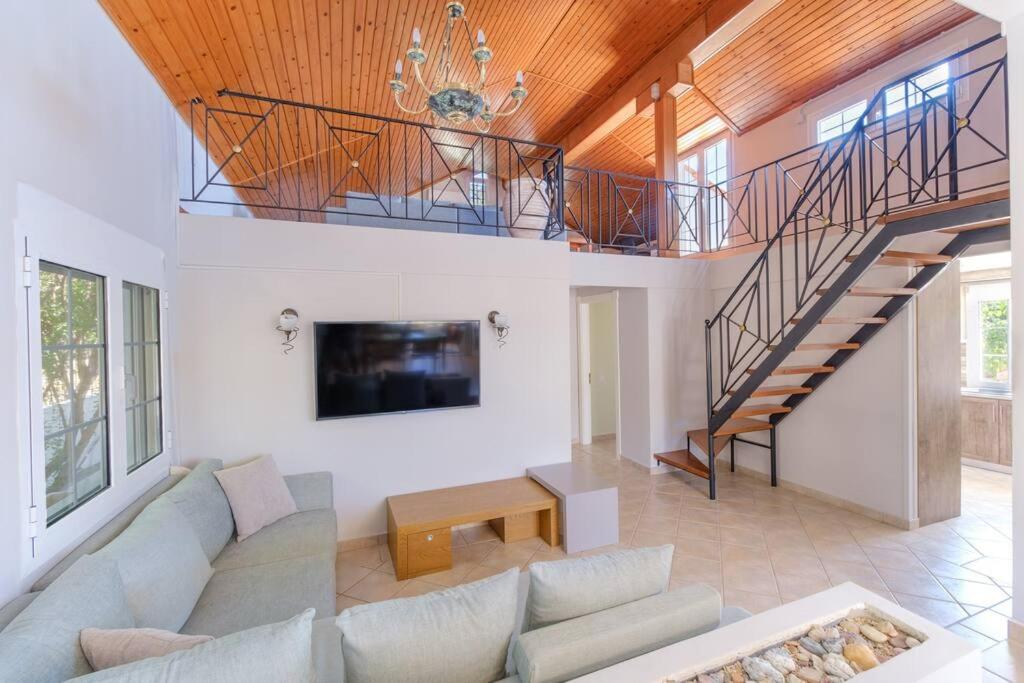 Lefkathia Beach Villa - Gated Beach-Front Private Villa at Lefkathia Beach, Chios!