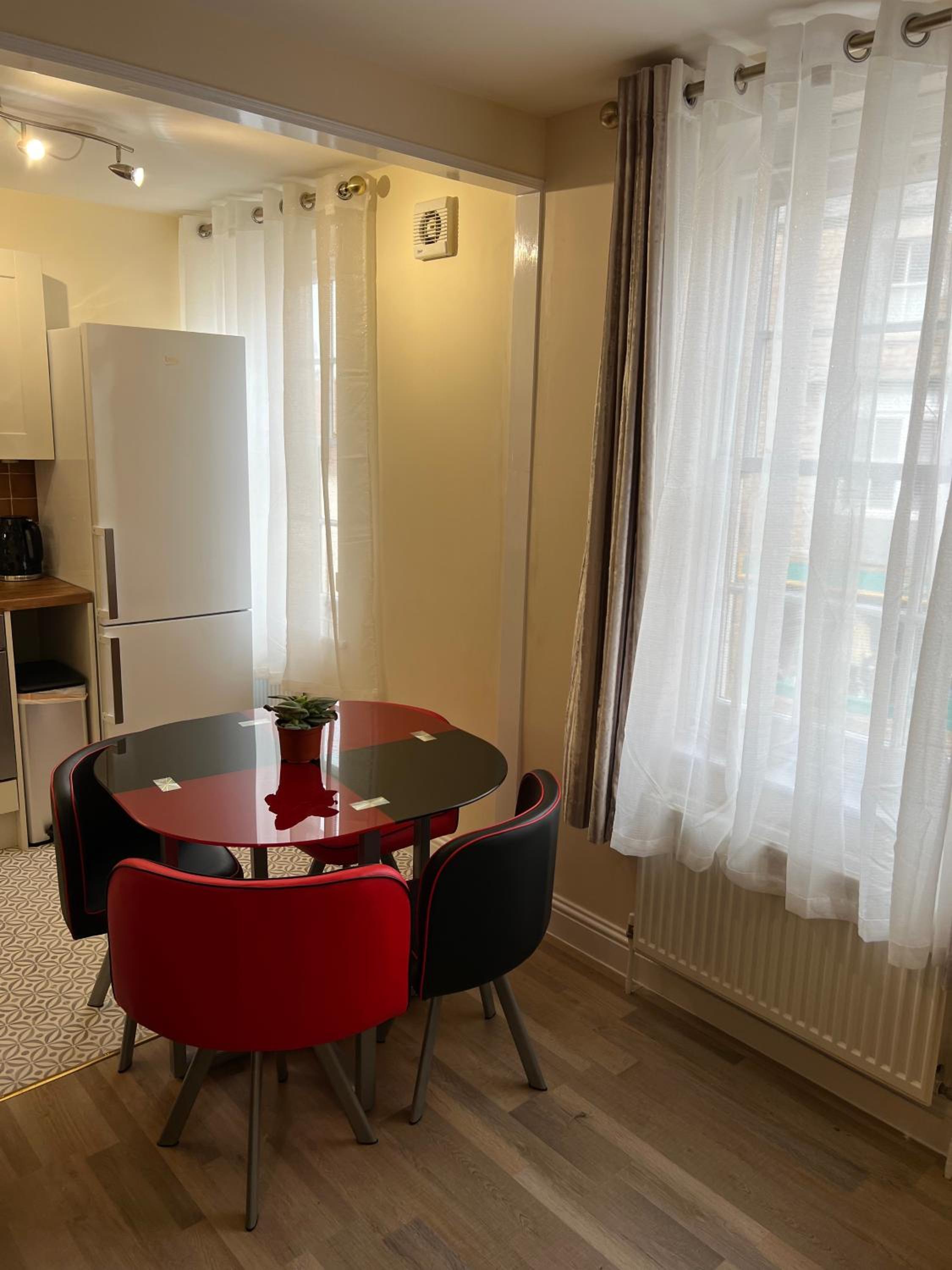 Glastonbury High Street Sanctuary- 2 BD, sleeps 3
