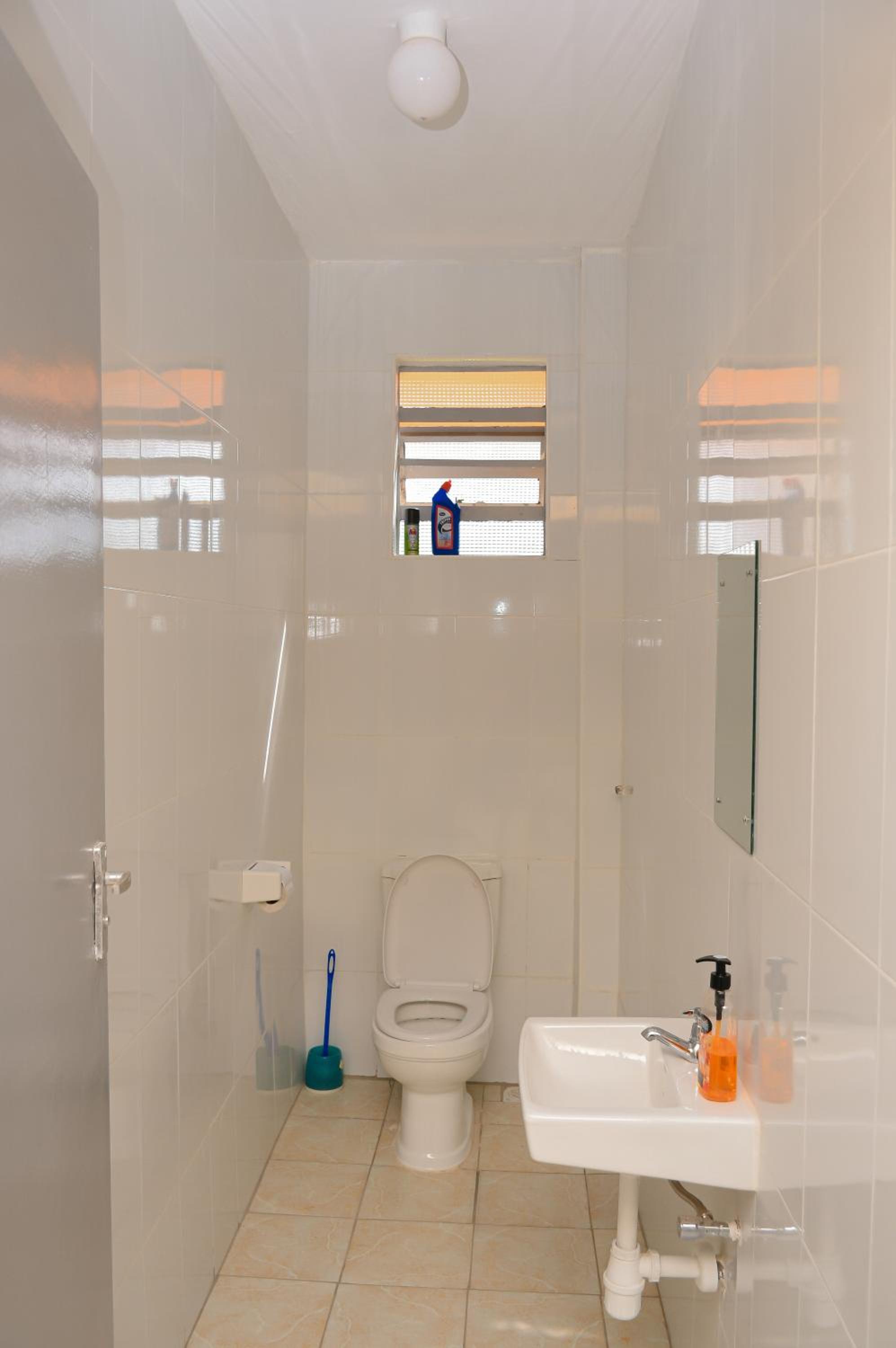 Apartment Sleeps 4 with Two Bathrooms view 3