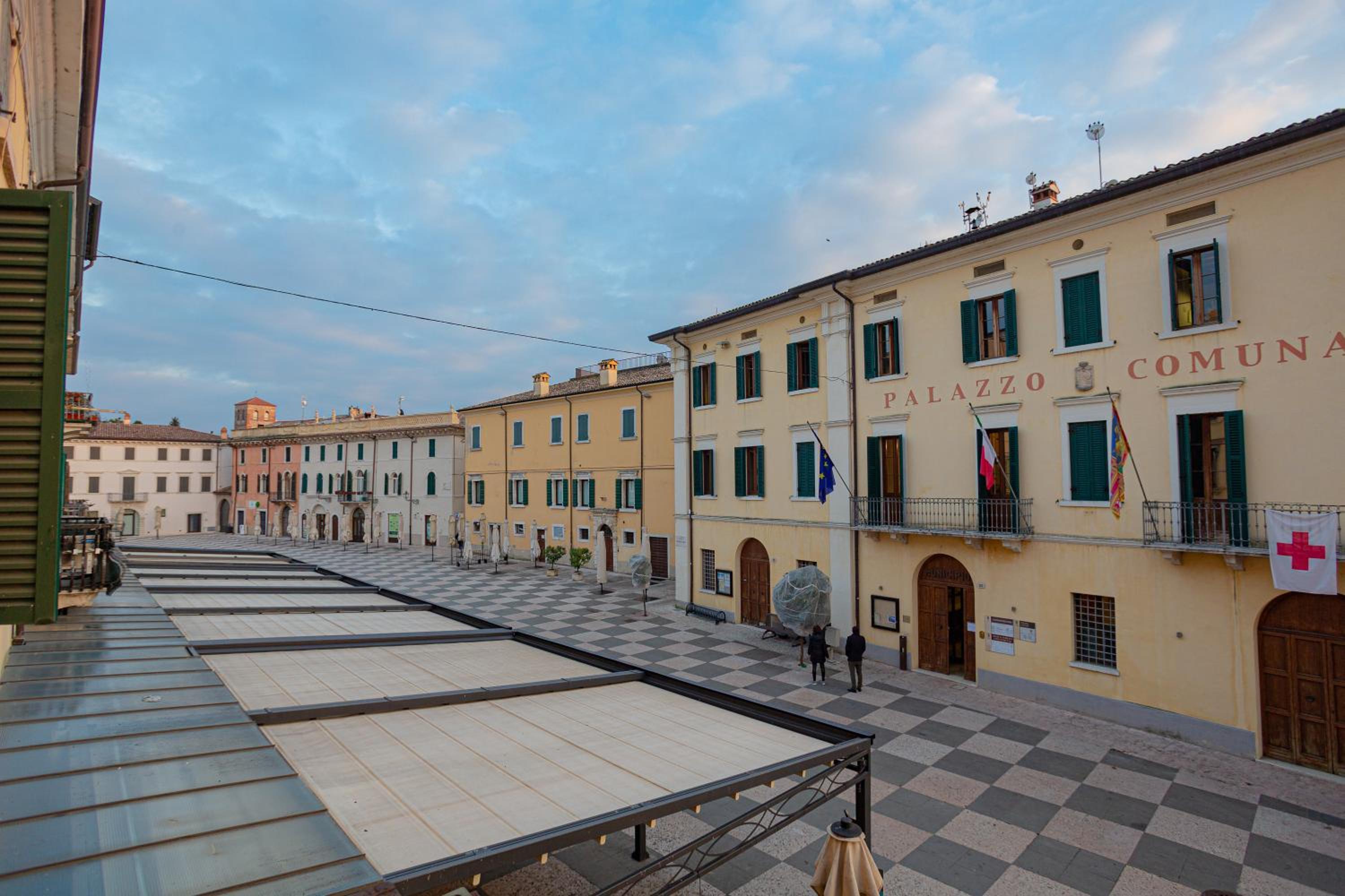 The Mansion of Countess Rizzardi on Garda Lake view 4