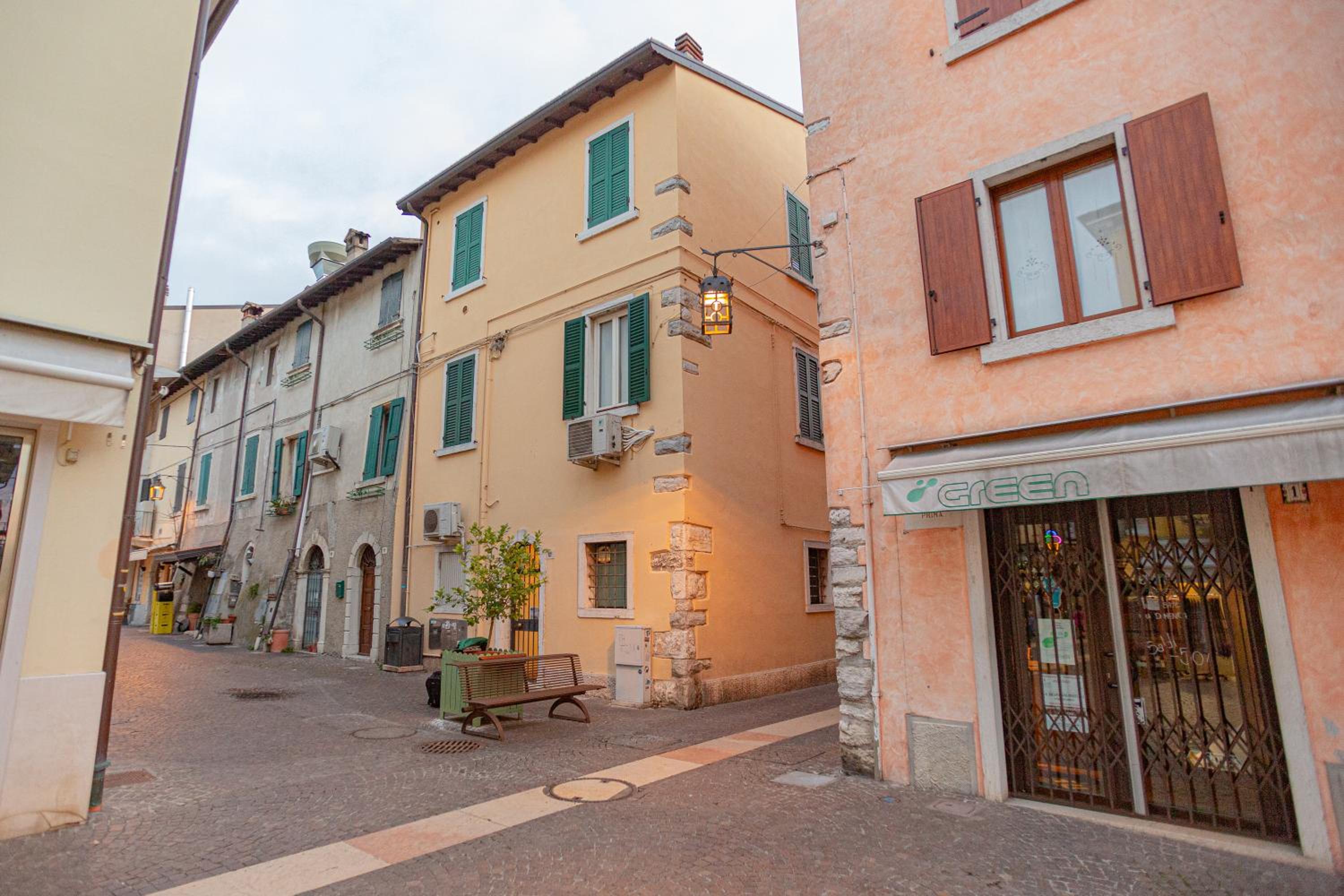 The Mansion of Countess Rizzardi on Garda Lake view 5