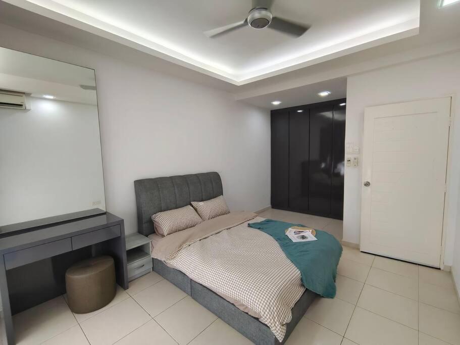 0505 The Garden Residences wifiNetflix By STAY