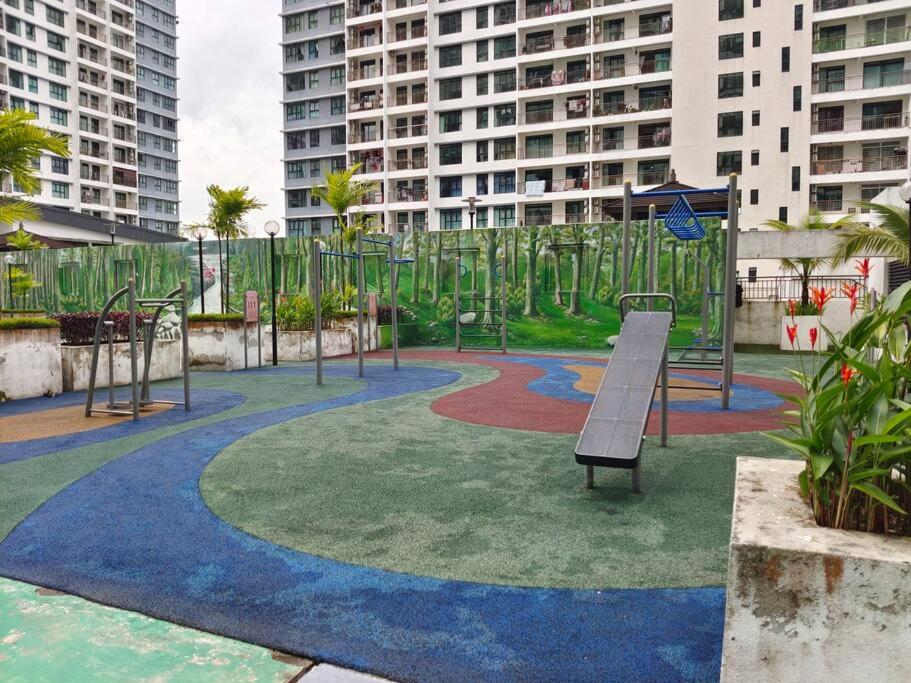 0505 The Garden Residences wifiNetflix By STAY