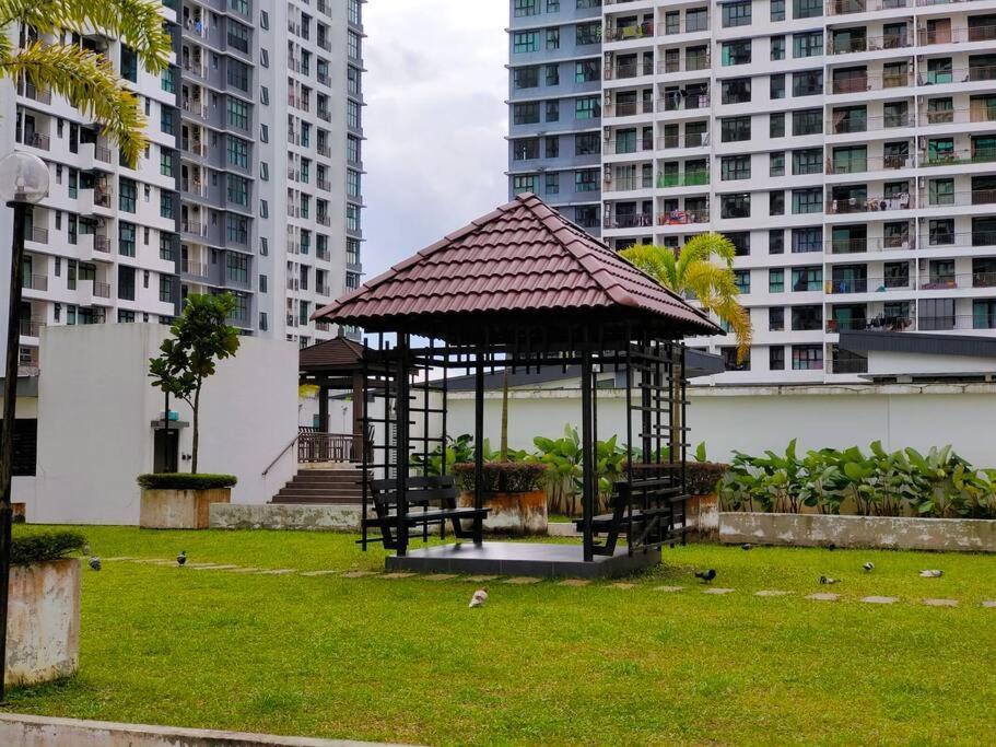 0505 The Garden Residences wifiNetflix By STAY