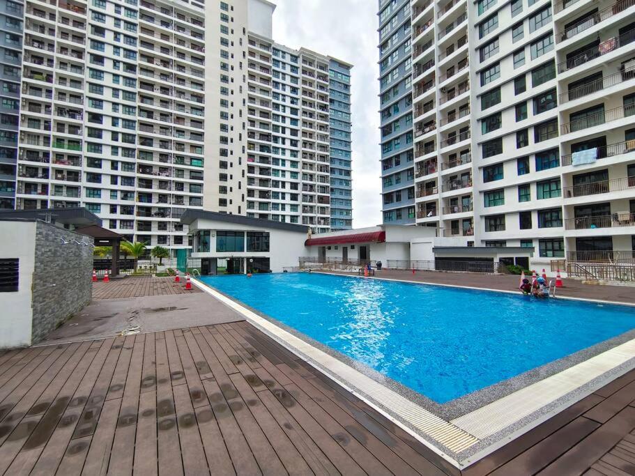 0505 The Garden Residences wifiNetflix By STAY